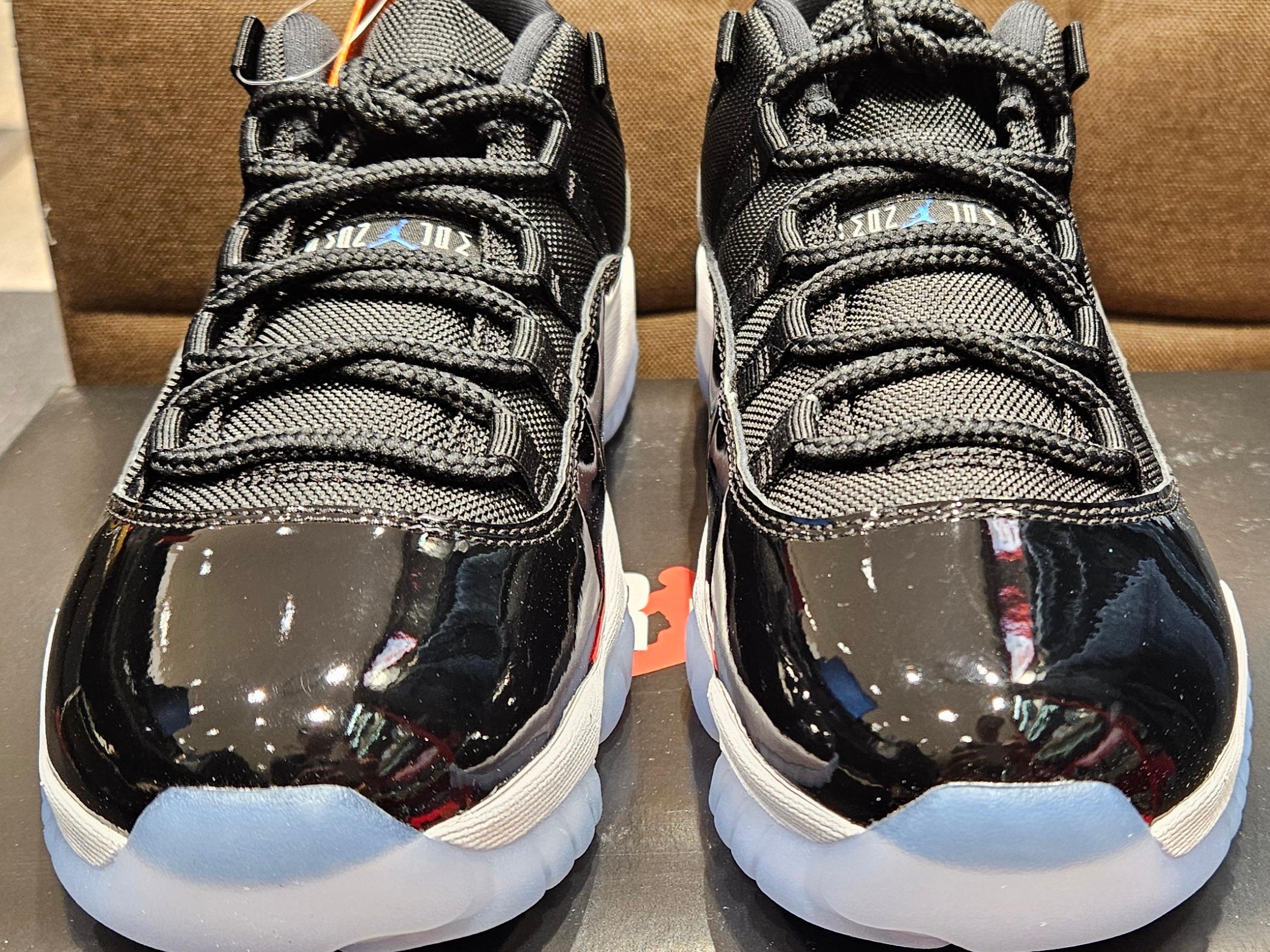 Jordan 11 Retro Low Black and Varsity Royal, Jordan 11 Retro Low Concord 착용 스타일 - 2