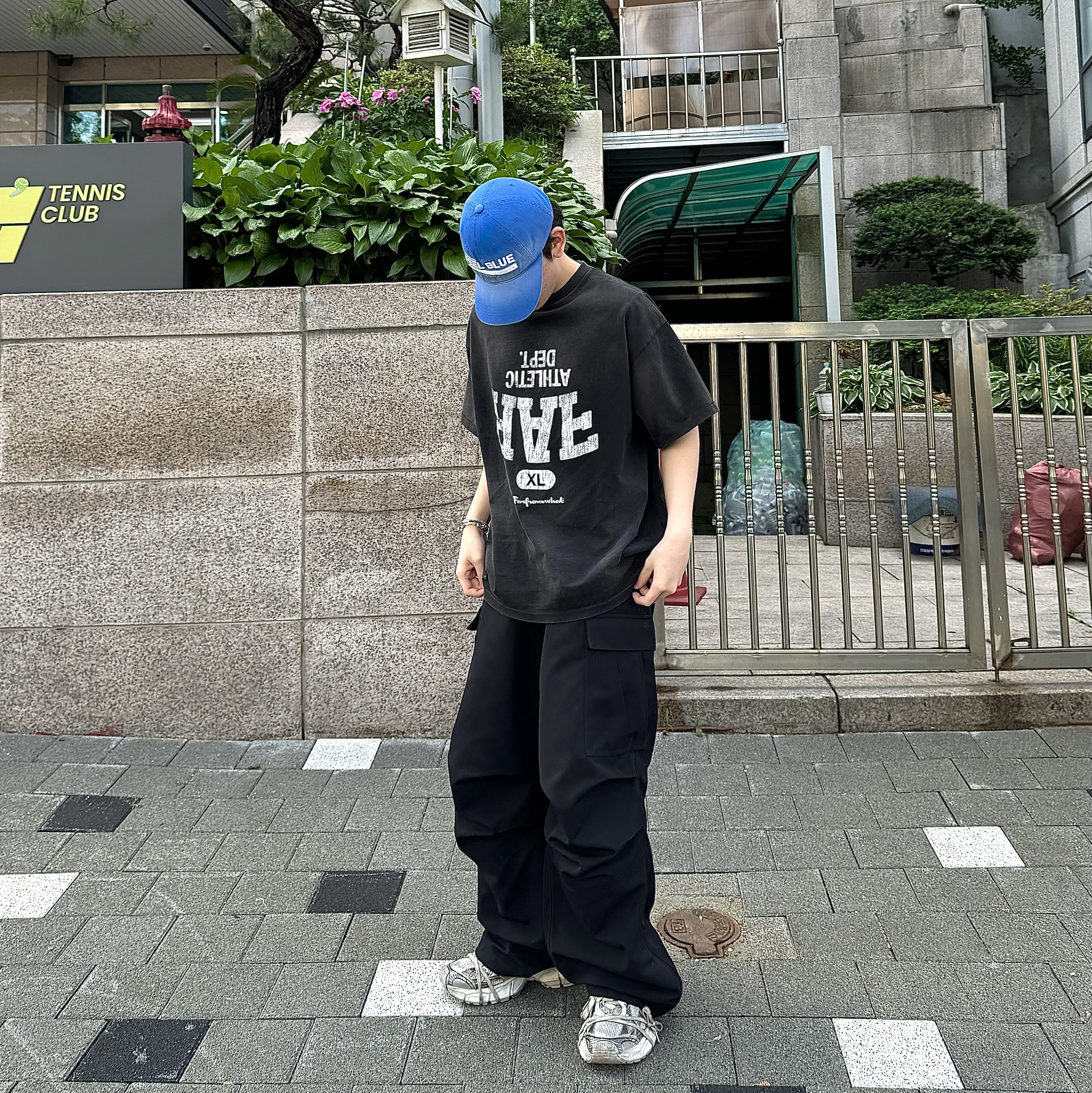 Nonnod Side Zip Cargo Pants Black, Balenciaga 3XL Sneakers Beige 착용 스타일 - 1