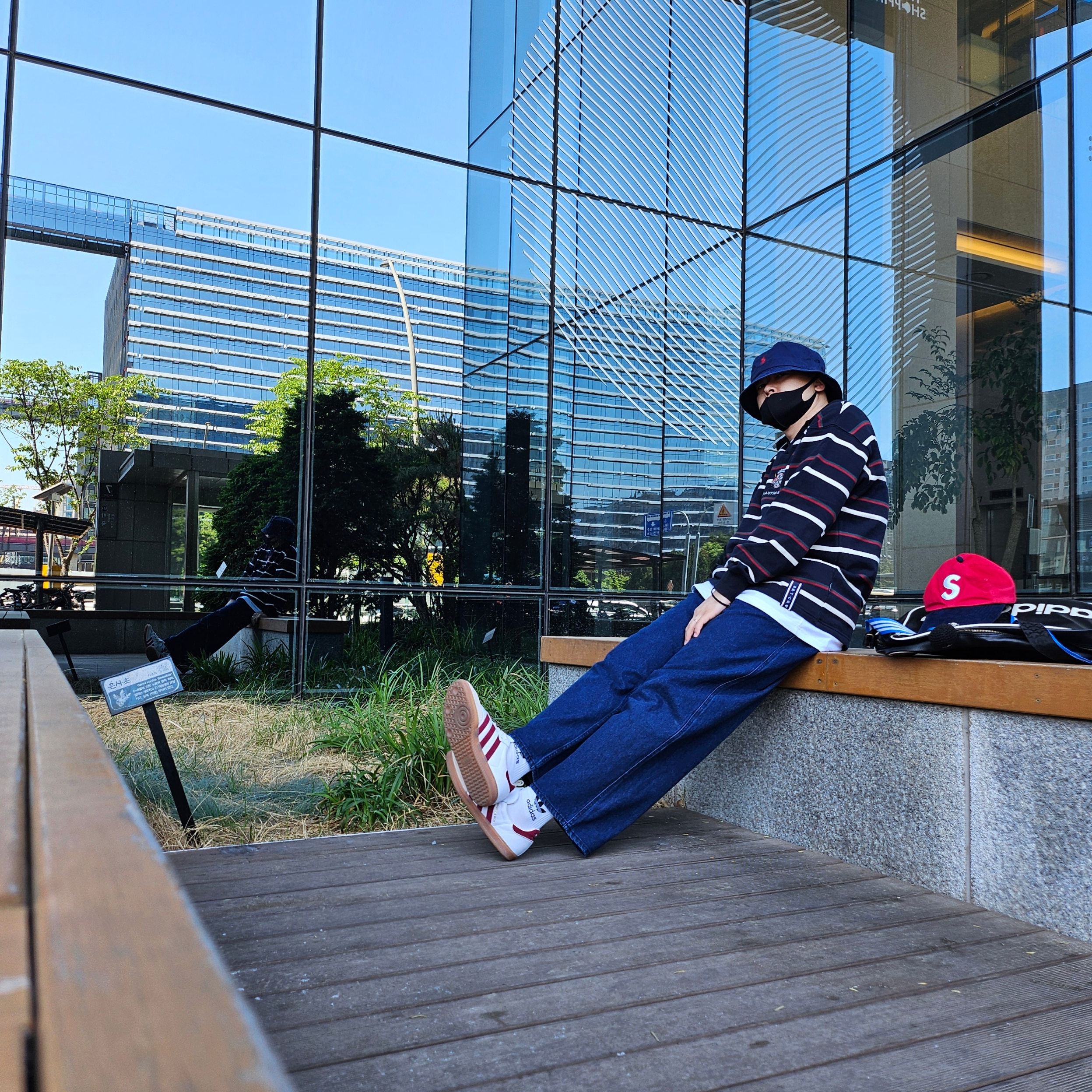 [30%적립] Polo Ralph Lauren Cotton Bucket Hat Navy, Adidas x Sporty & Rich Samba OG Cloud White Collegiate Burgundy 착용 스타일 - 3