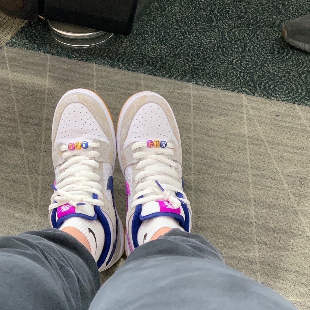 Nike x Rayssa Leal SB Dunk Low PRM Pure Platinum Vivid Purple 착용 스타일