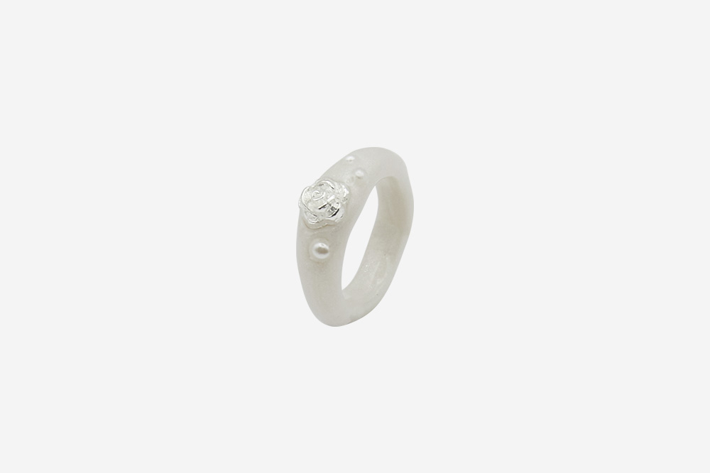 [韓国人気ジュエリー] nff Rose Solitaire Ring White 엔프프 로즈 솔리테르 링 화이트 | Nff | KREAM