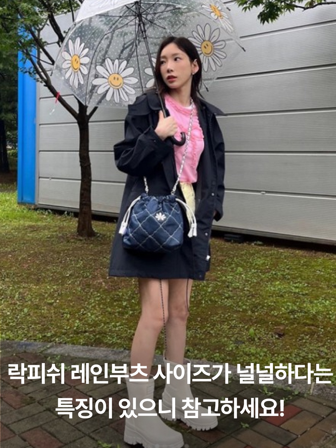 (W) Rockfishweatherwear Flatform Long Rain Boots Black, (W) Rockfishweatherwear Original Chelsea Rain Boots Ivory 착용 스타일 - 5