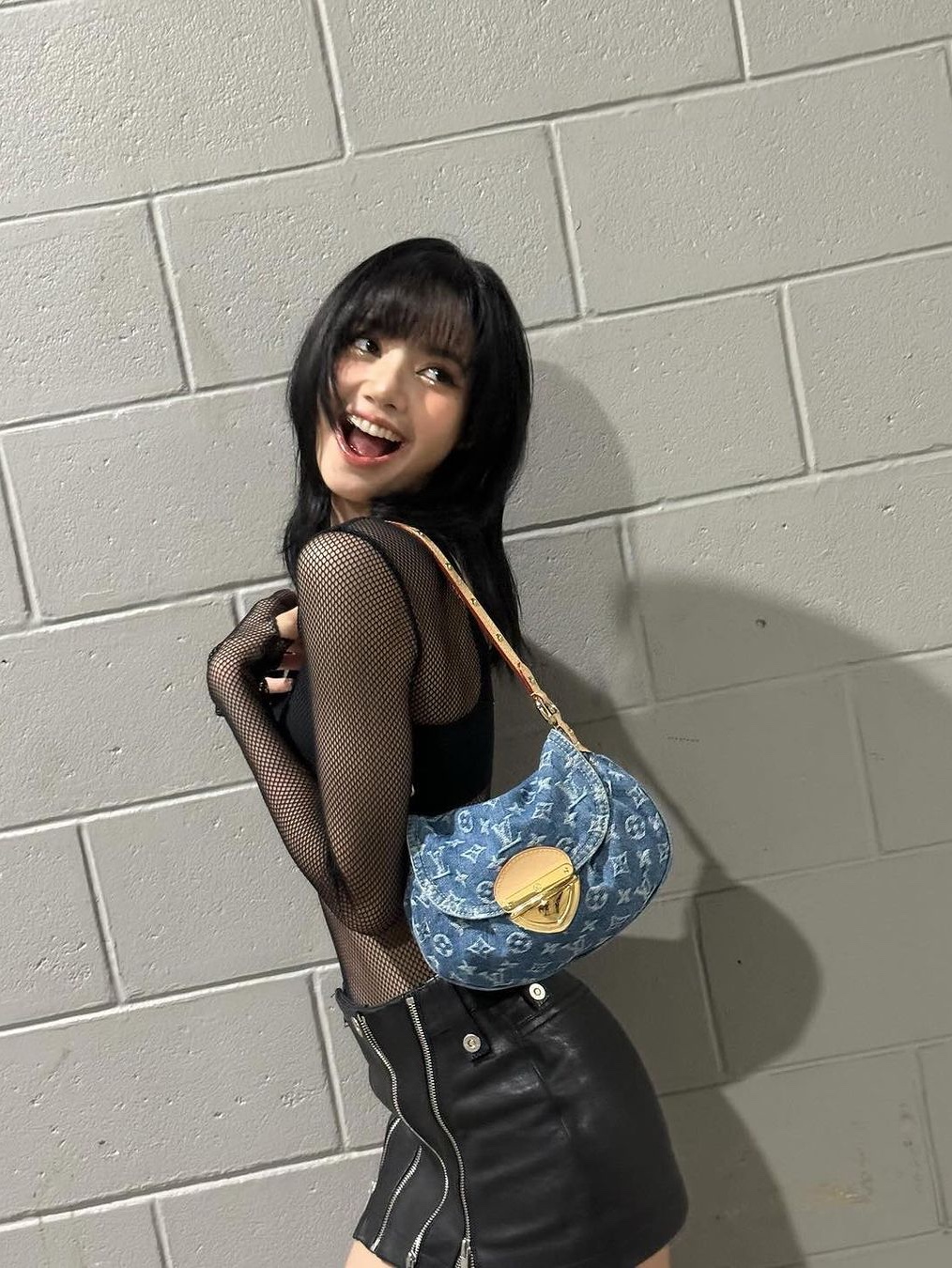 Louis Vuitton Sunset Monogram Denim Blue, Louis Vuitton Around Me PM Monogram 착용 스타일 - 2