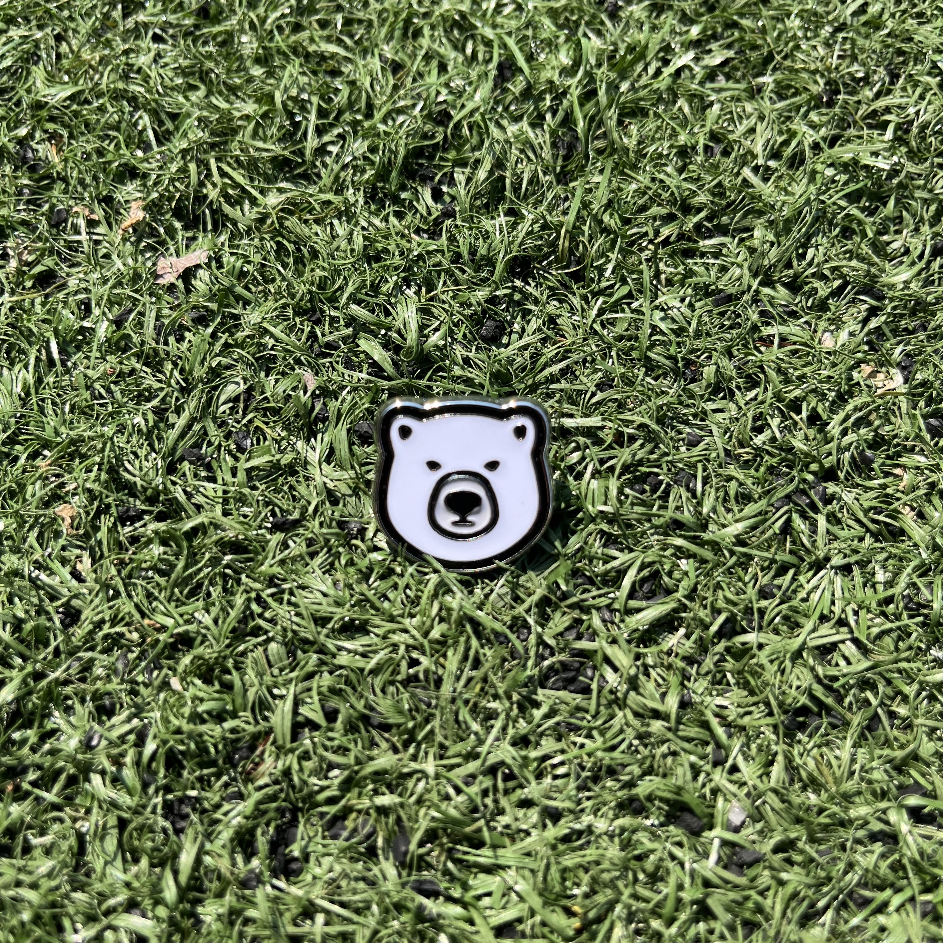 Human Made Animal Pin #1 White - Offline Store Exclusive, Human Made Animal Pin #1 Yellow - Offline Store Exclusive 착용 스타일 - 3