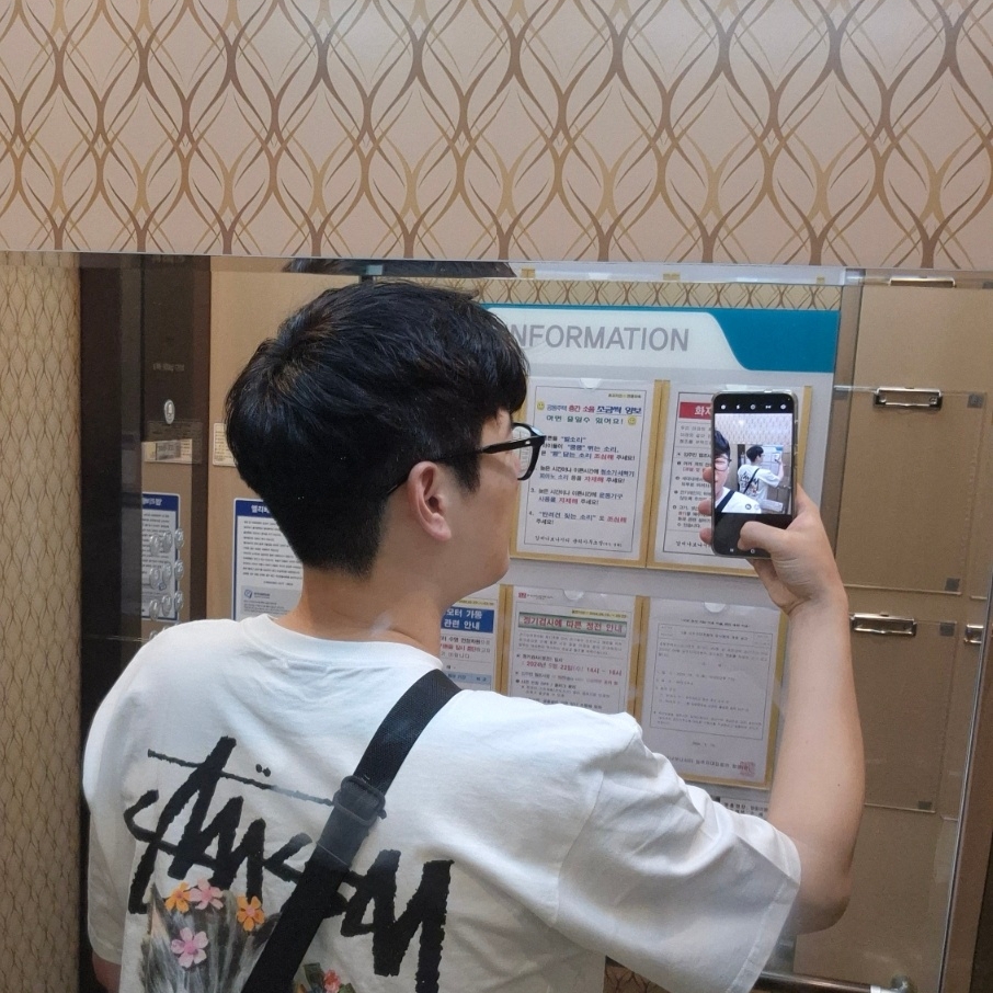 Stussy Kittens T-Shirt White 착용 스타일