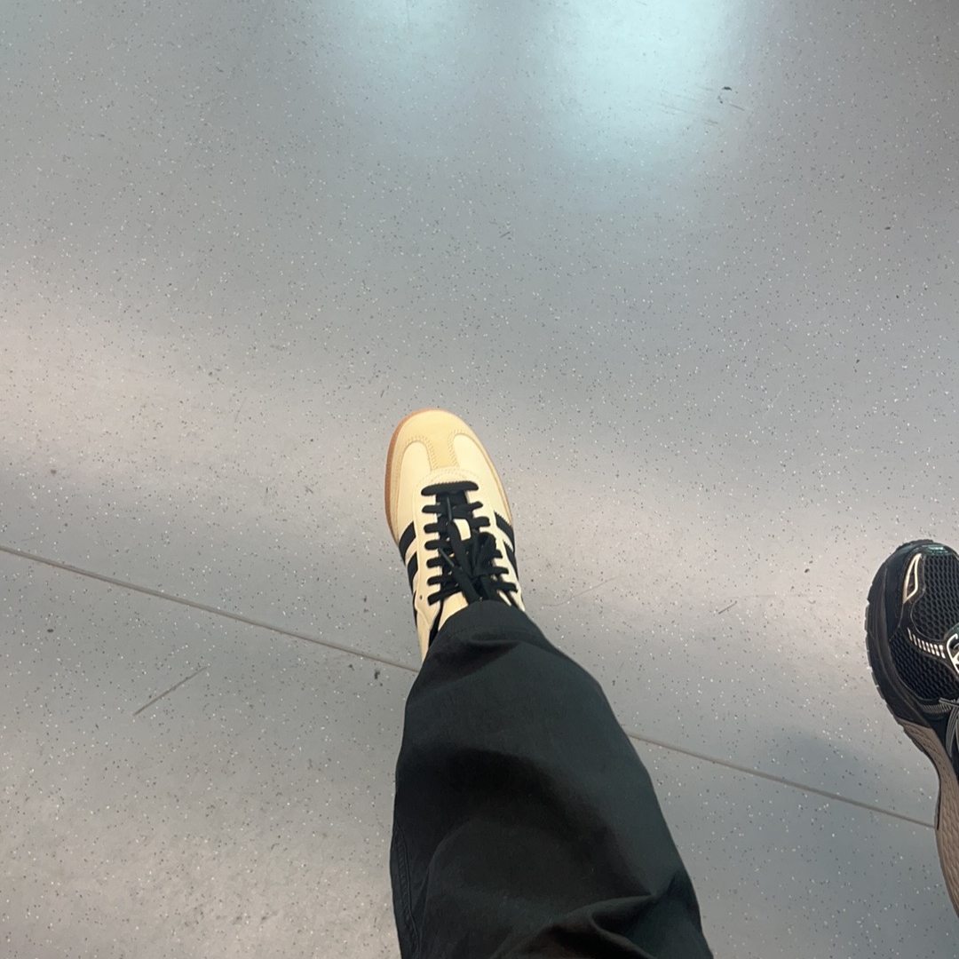(W) Adidas Samba OG Cream White Core Black 착용 스타일 - 3
