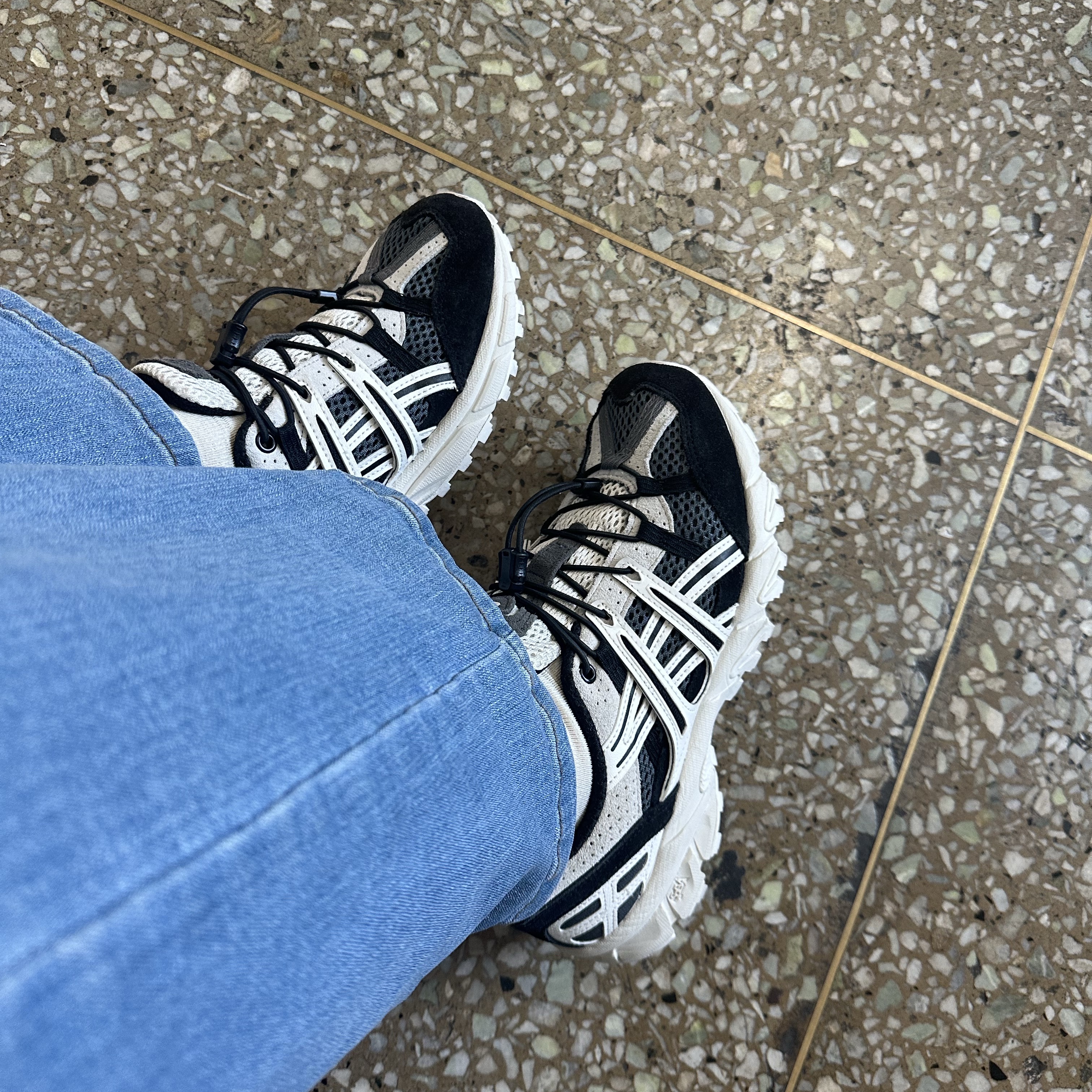Asics Unlimited Gel-Sonoma 15-50 Carrier Grey White Alyssum 착용 스타일