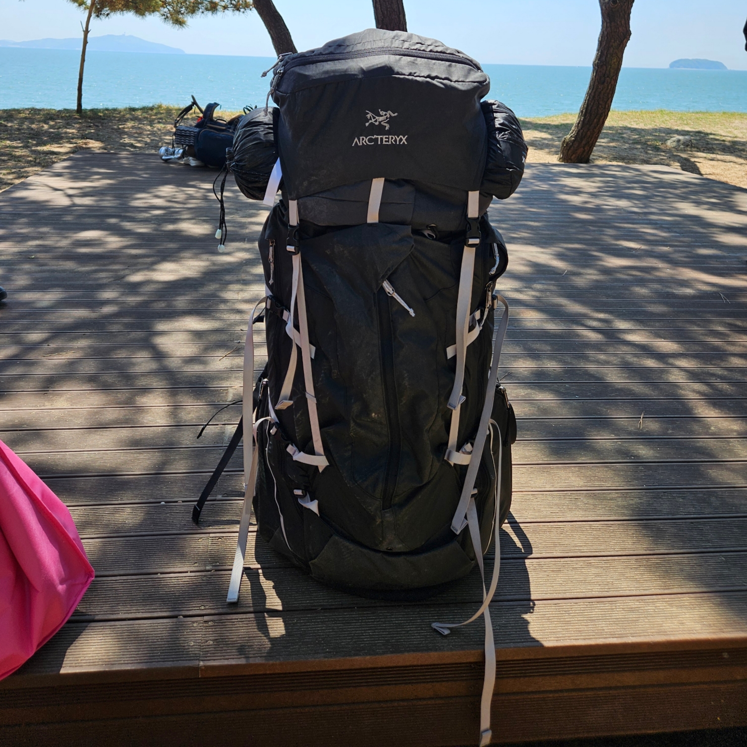 Helinox Alpine Dome 1.5p Black, Helinox Table One Hard Top Black 착용 스타일 - 3