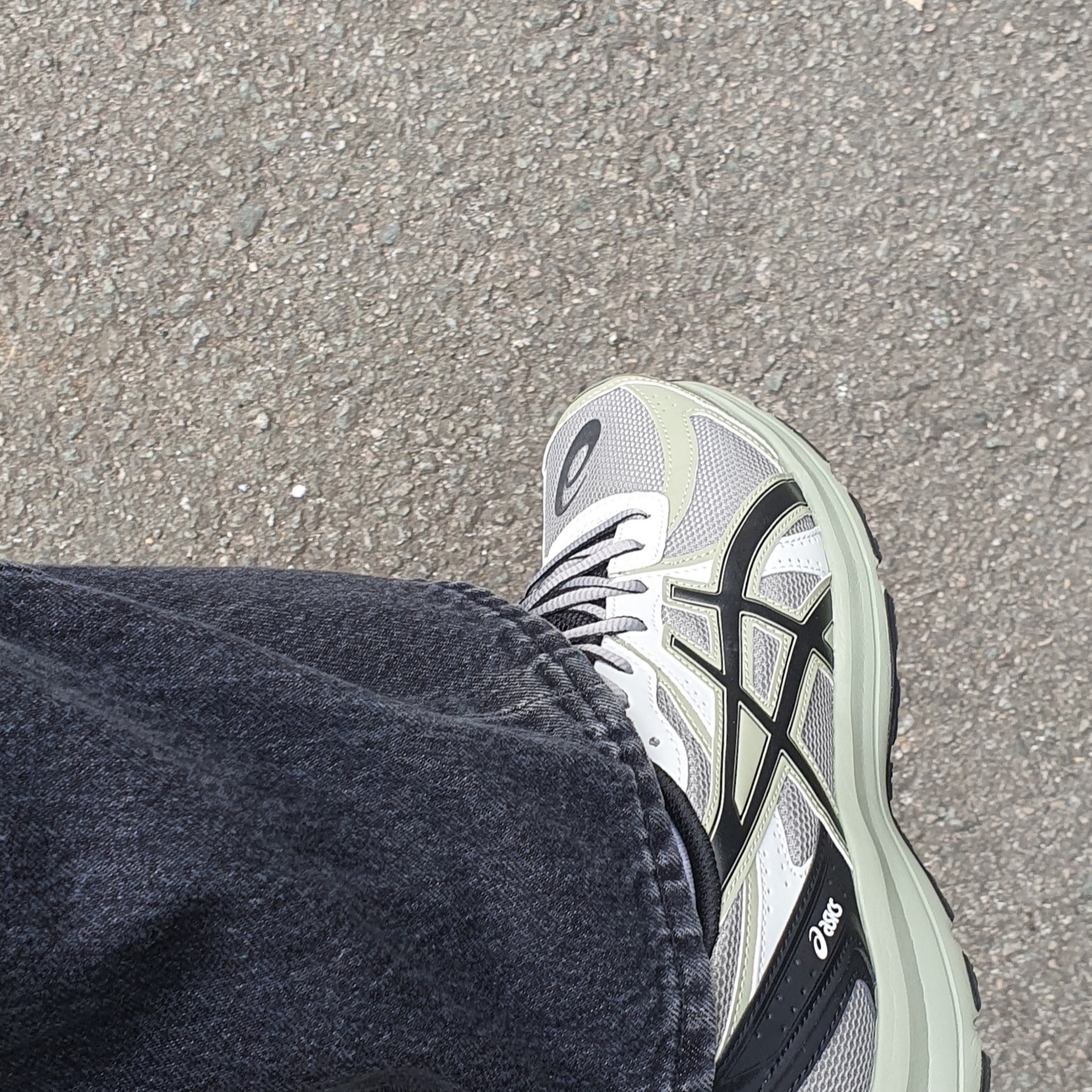 Asics Jog 100 S Sheet Rock - 2E Wide 착용 스타일 - 1