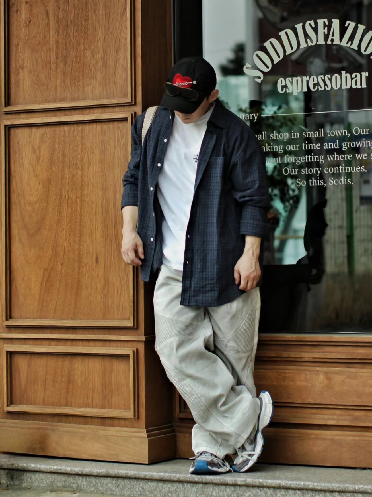 Supreme Mini Duffle Bag Woodland Camo - 24SS, Balenciaga 3XL Sneakers Grey White Blue 착용 스타일 - 2