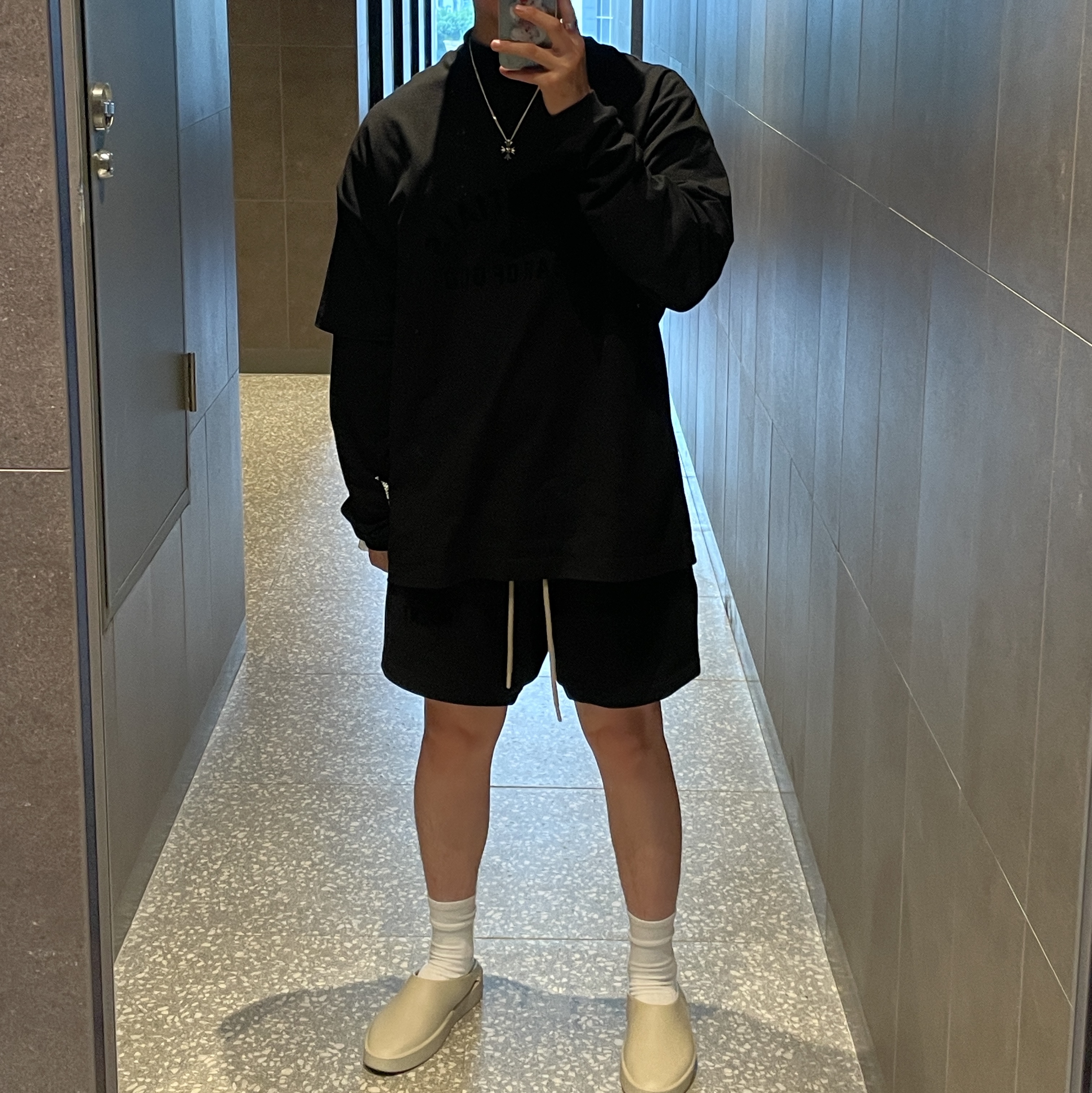 Fear of God The California Dusty Beige, Essentials The Black Collection T-Shirt Black - 23SS 착용 스타일