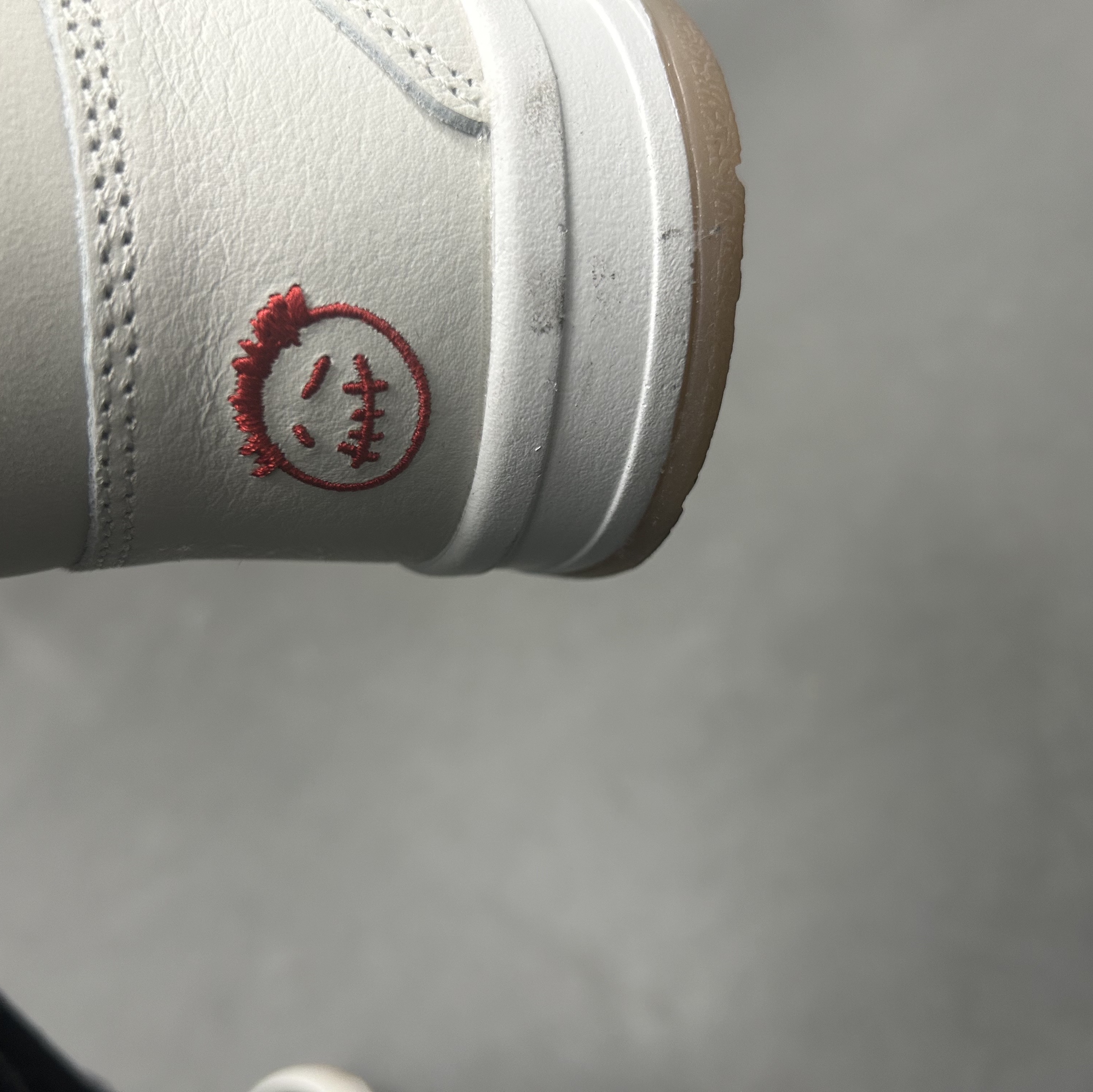 Jordan x Travis Scott Jumpman Jack TR Sail and Dark Mocha 착용 스타일 - 2