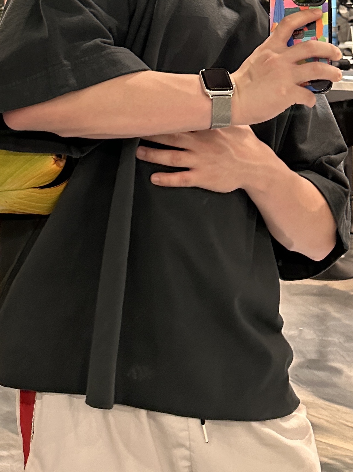Yeezy Gap Engineered By Balenciaga Dove No Seam T-Shirt Black 착용 스타일 - 1