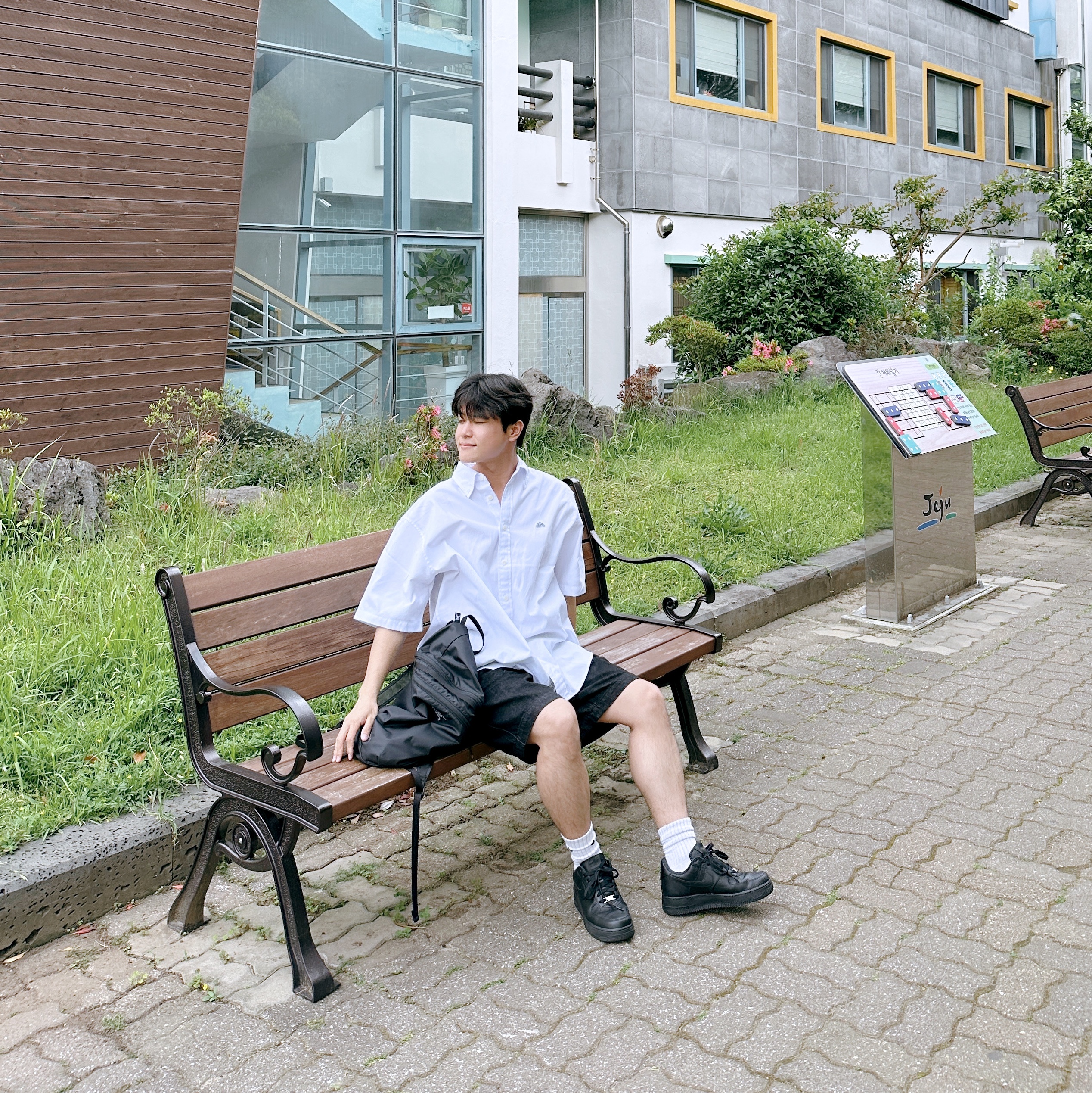 Nike x Supreme Air Force 1 Low Black, Arc'teryx Heliad 15 Backpack Black 착용 스타일 - 1