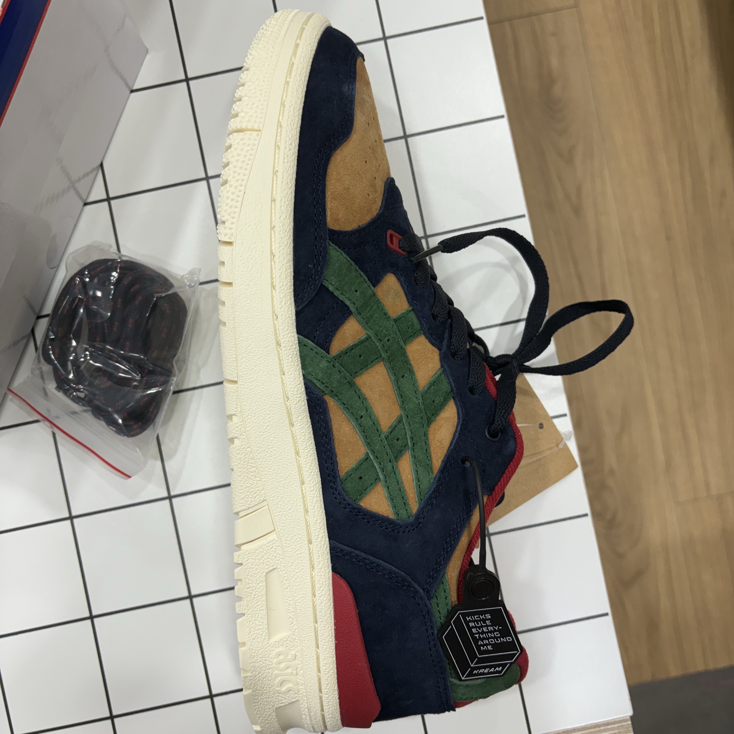 Asics x Kith EX89 Kithmas Outdoor 착용 스타일 - 3