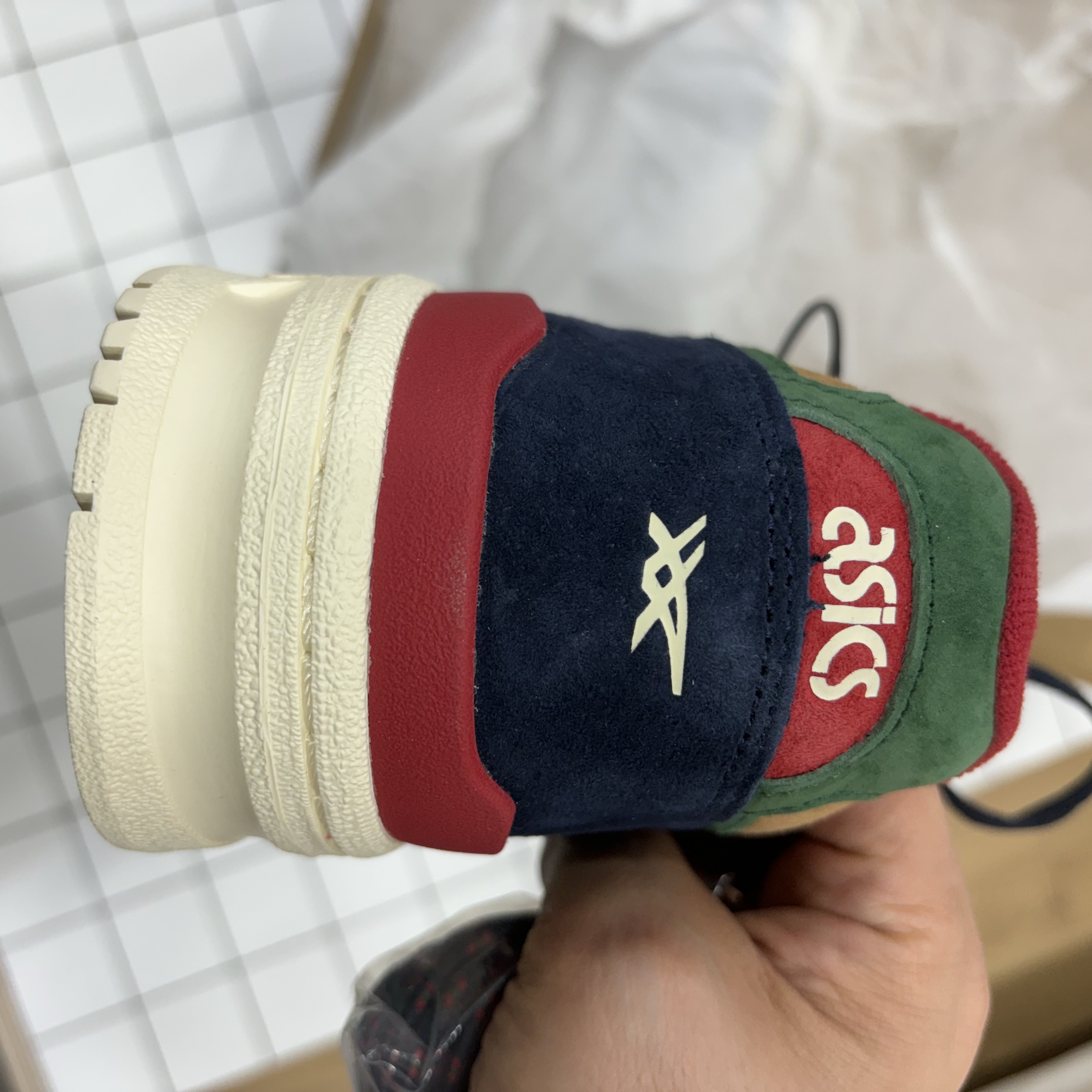 Asics x Kith EX89 Kithmas Outdoor 착용 스타일 - 4