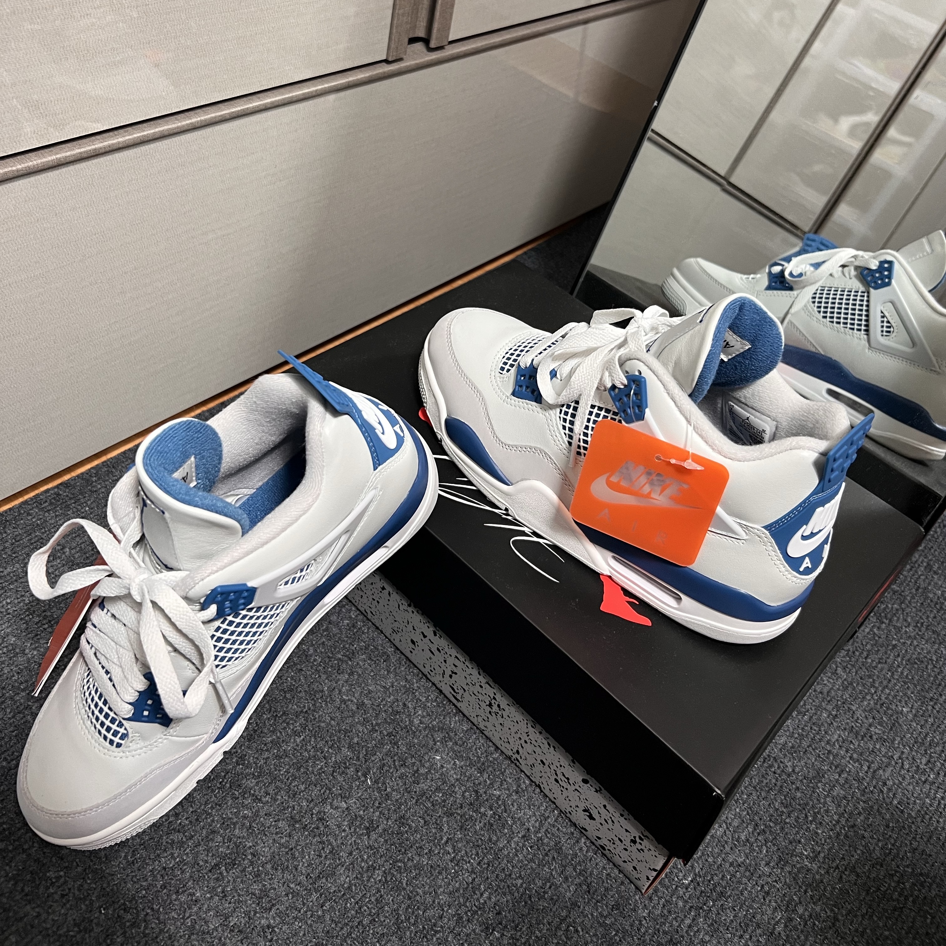Jordan 4 Retro Industrial Blue 착용 스타일 - 6