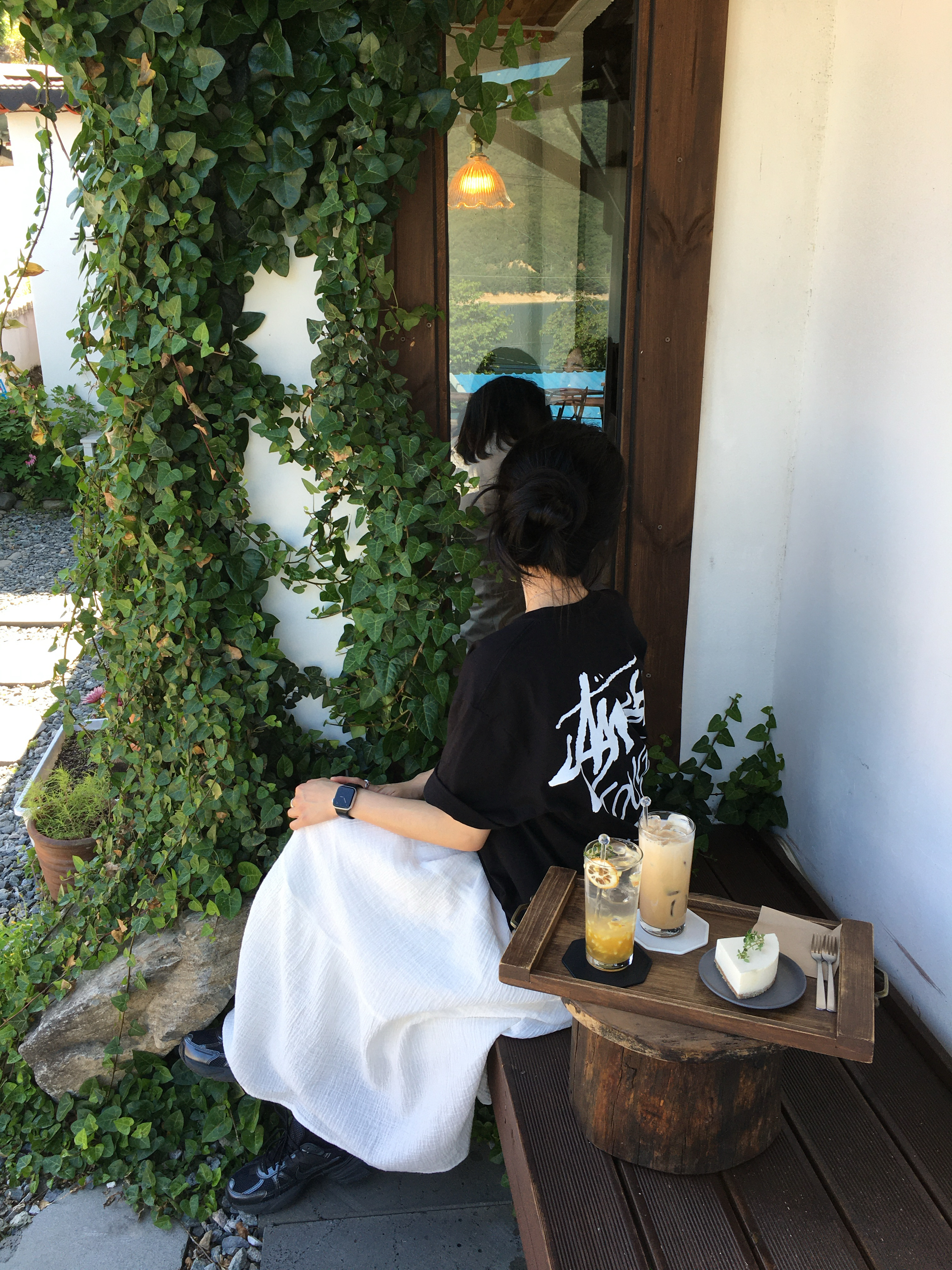 Stussy Tough Gear T-Shirt Black, Nike V2K Run Black Anthracite 착용 스타일 - 5