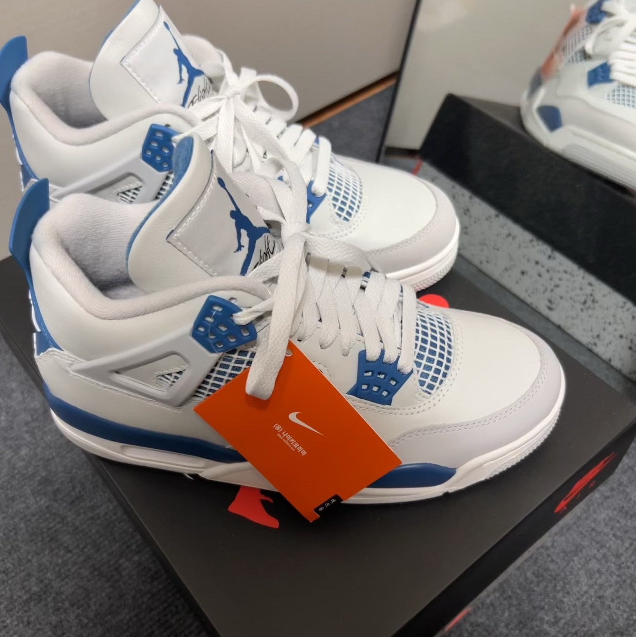 Jordan 4 Retro Industrial Blue 착용 스타일 - 4