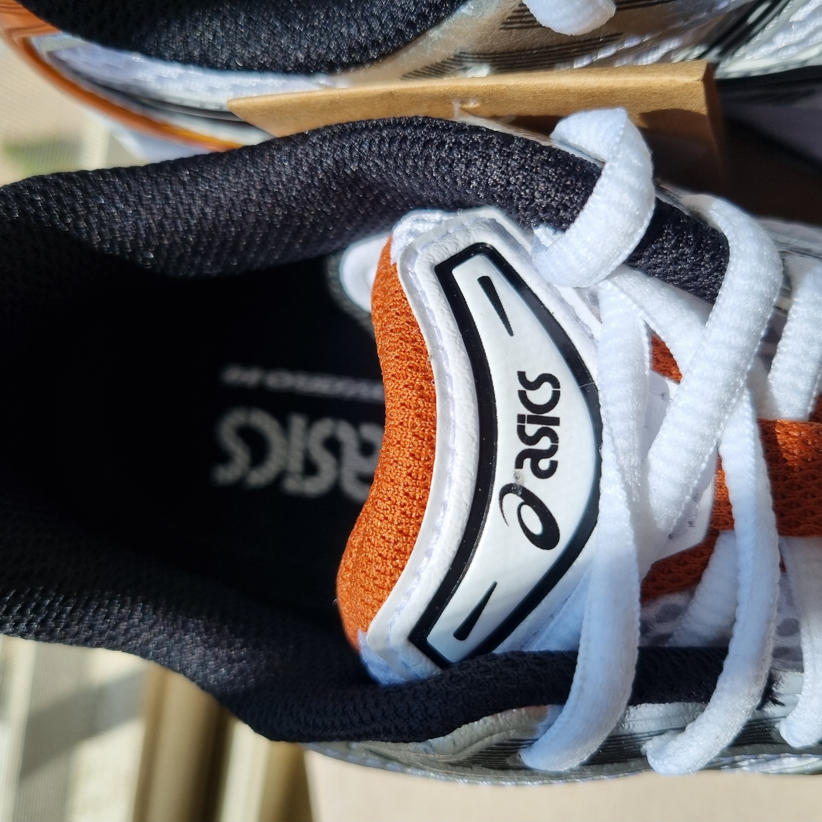 Asics Gel-Kayano 14 White Piquant Orange 착용 스타일 - 5