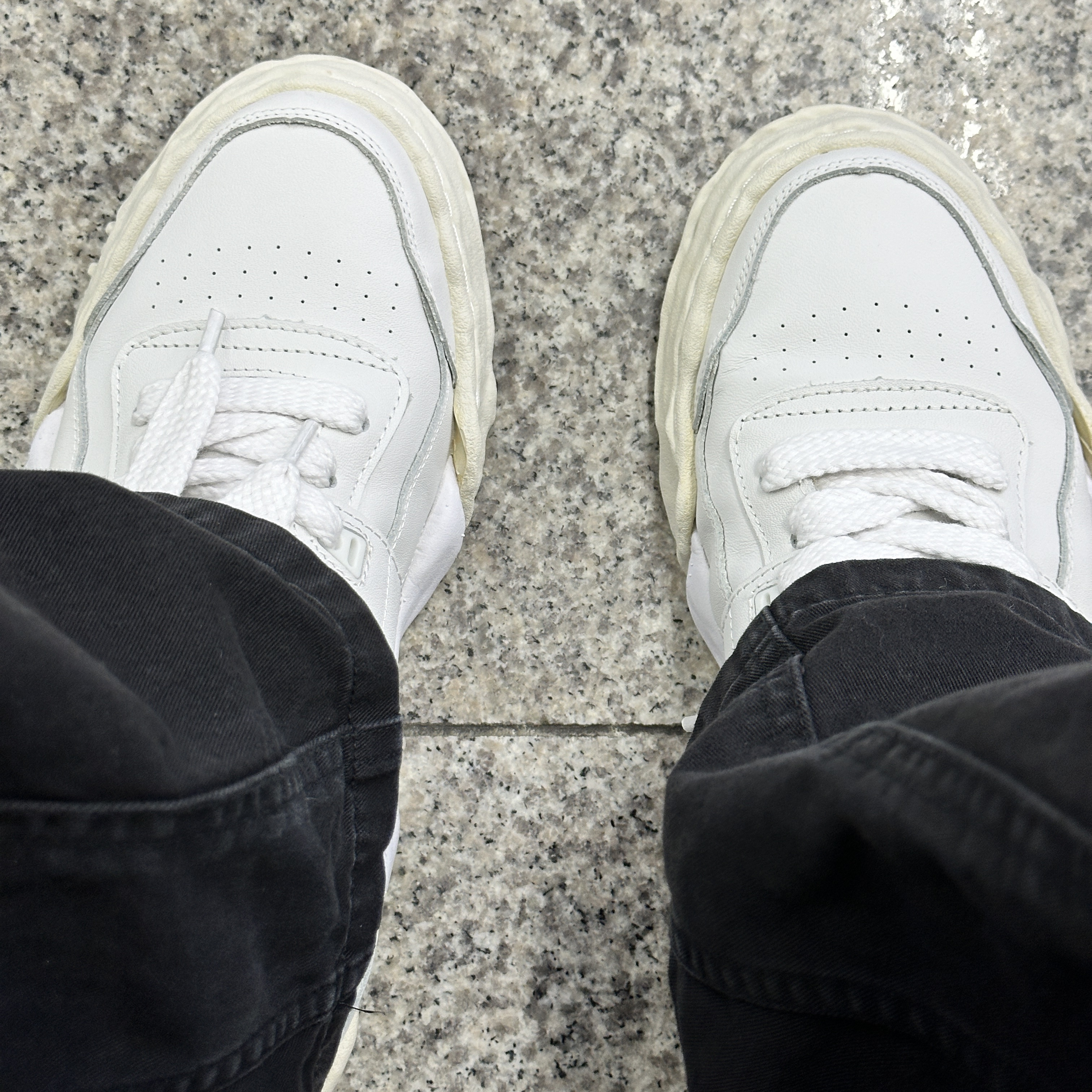 Maison Mihara Yasuhiro Parker OG Sole Leather Low-top Sneakers White 착용 스타일 - 2