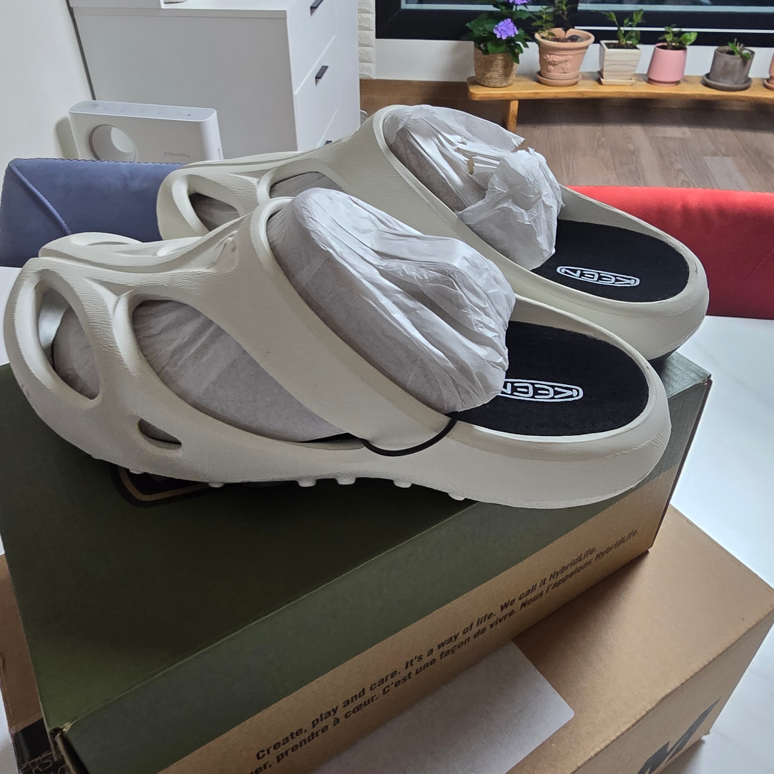 (W) Keen Shanti White Black 착용 스타일 - 4
