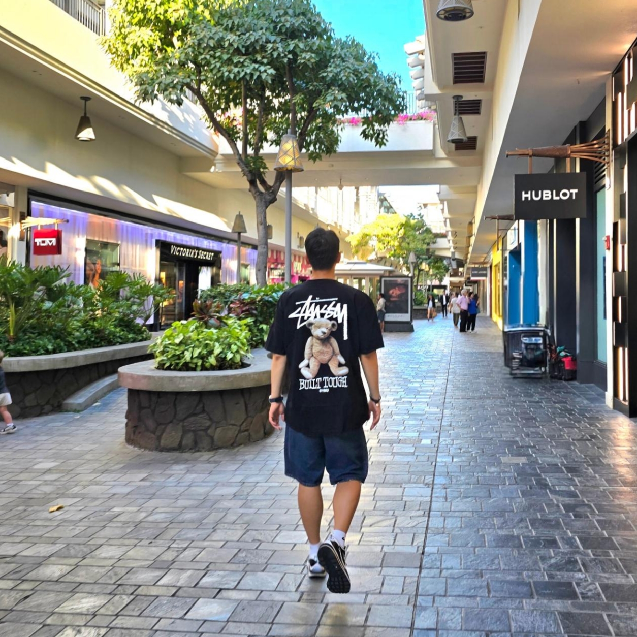 Stussy Built Tough T-Shirt Black, Nike x Sacai VaporWaffle Black White 착용 스타일