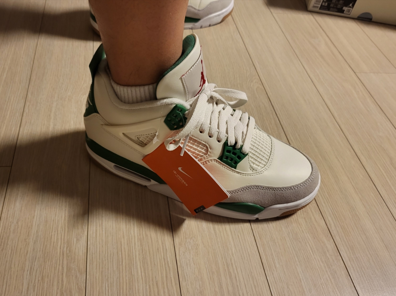 Jordan 4 x Nike SB Retro SP Pine Green 착용 스타일 - 2
