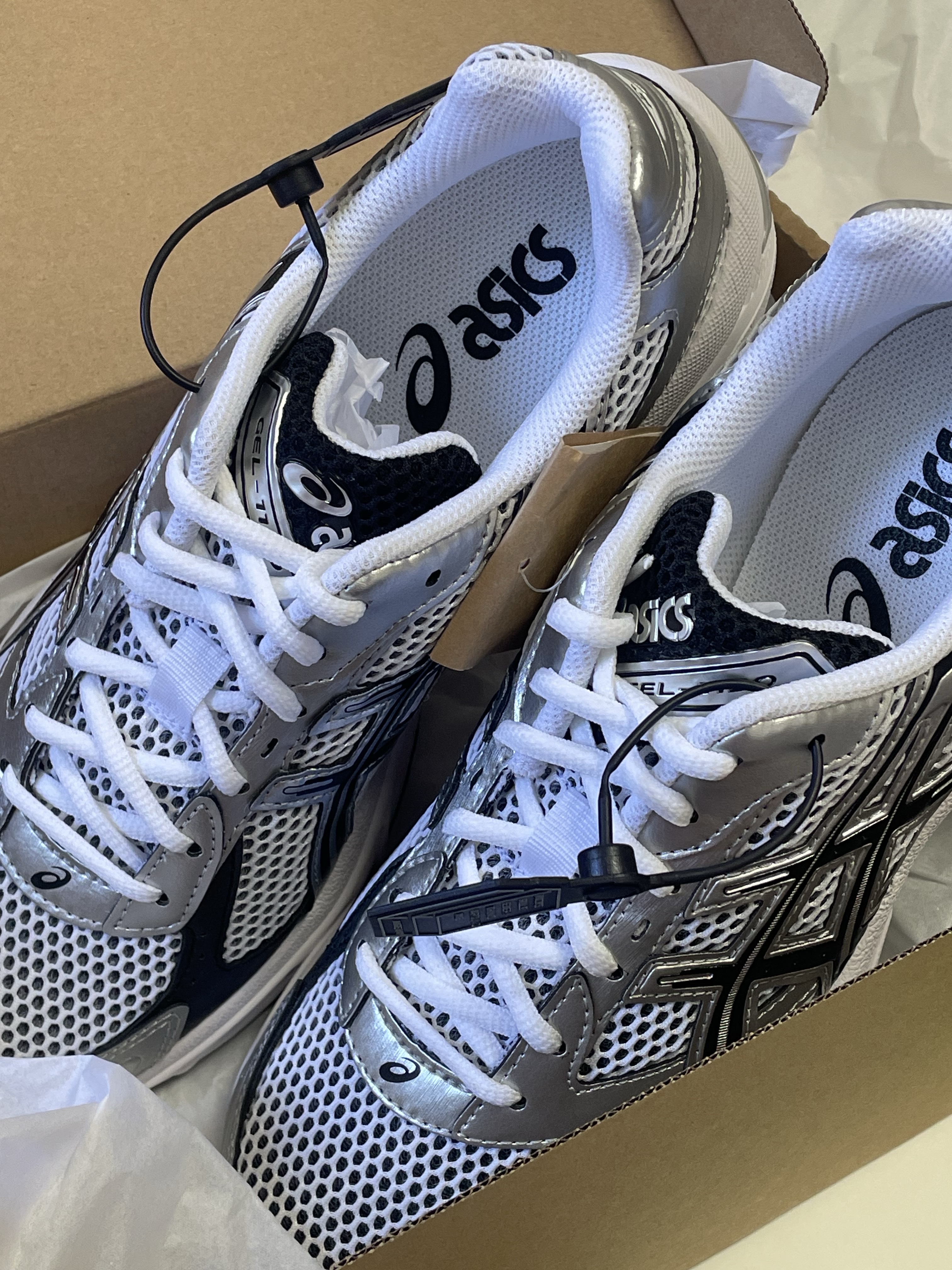 Asics Gel-1130 White Black 착용 스타일