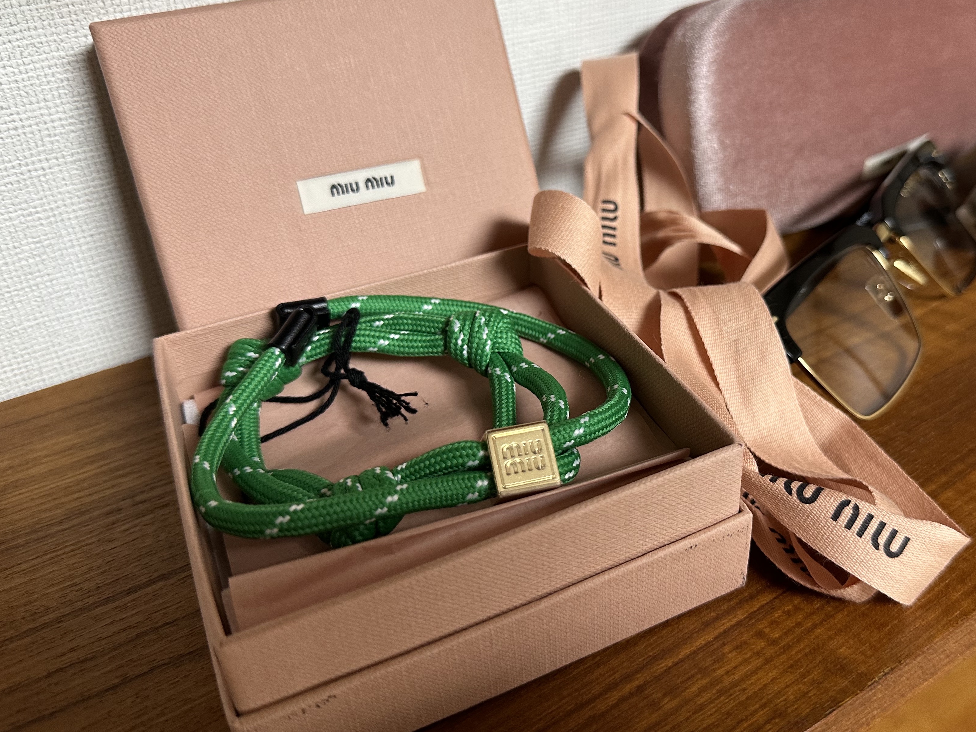 (W) Miu Miu Cord Bracelet Emerald Green 착용 스타일 - 1
