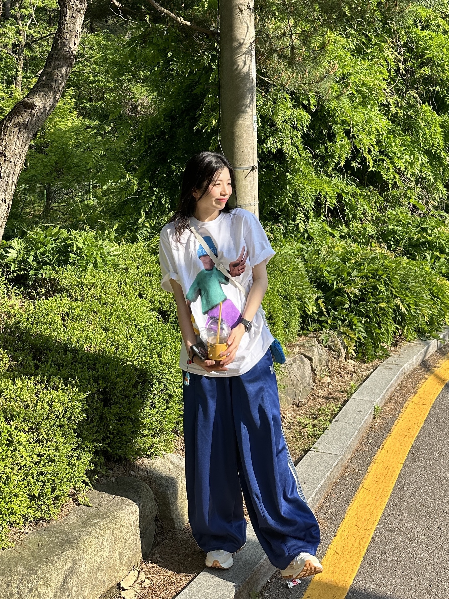Needles H.D. Track Pants Poly Smooth Royal, Nike x Sacai VaporWaffle White and Gum 착용 스타일 - 1