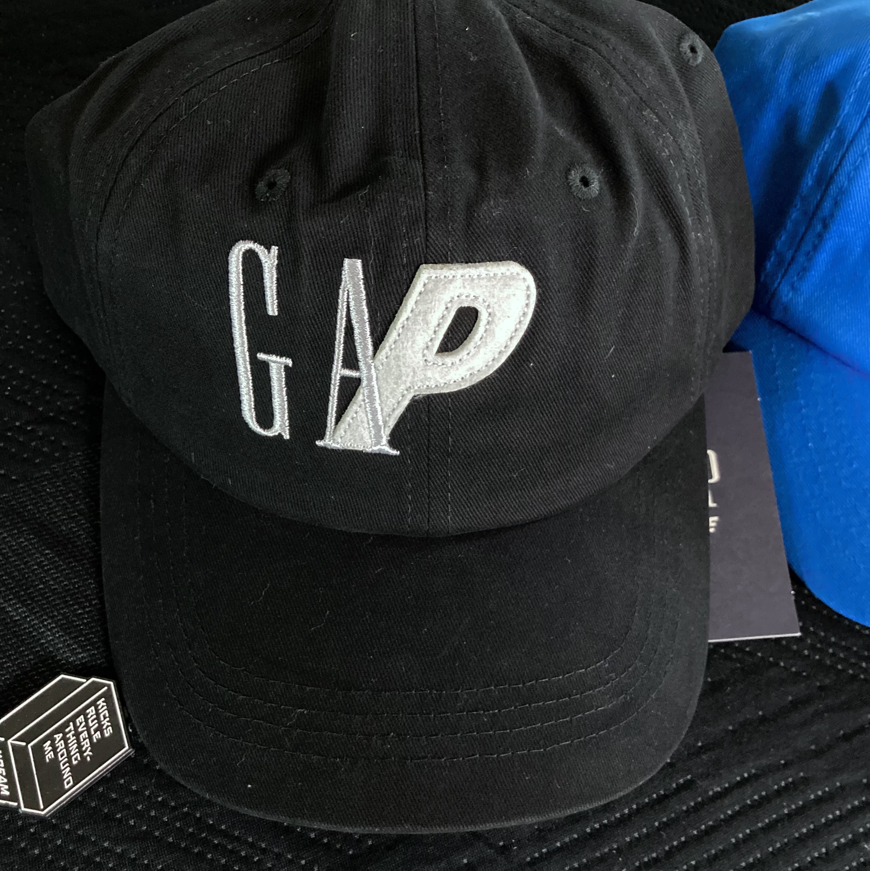 Palace x Gap 6-Panel Black - 24SS 착용 스타일