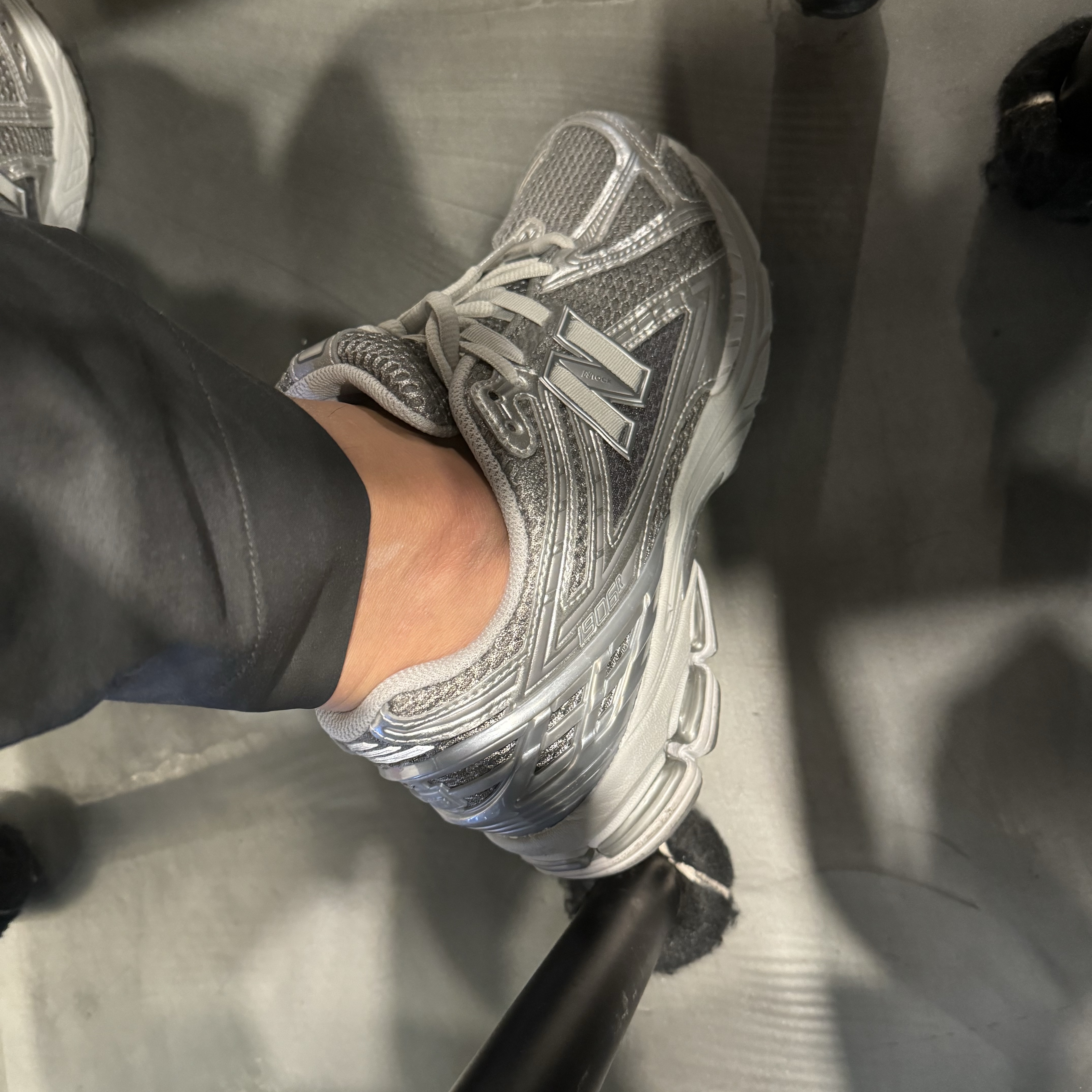 New Balance 1906R Harbor Grey Silver Metalic 착용 스타일