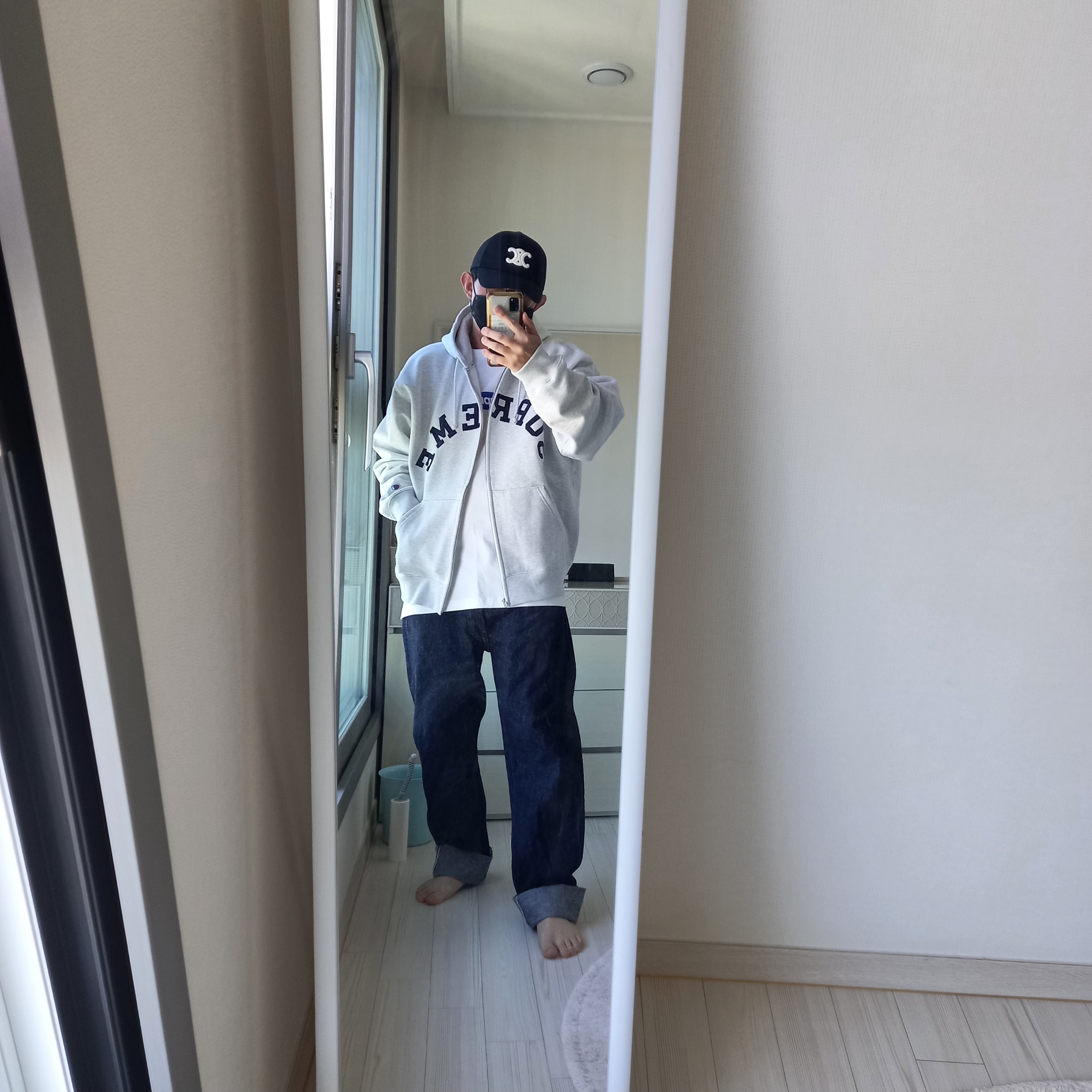 Supreme x Champion Zip Up Hooded Sweatshirt Ash Grey - 24SS, Supreme Seoul Box Logo T-Shirt White - 23FW 착용 스타일 - 1