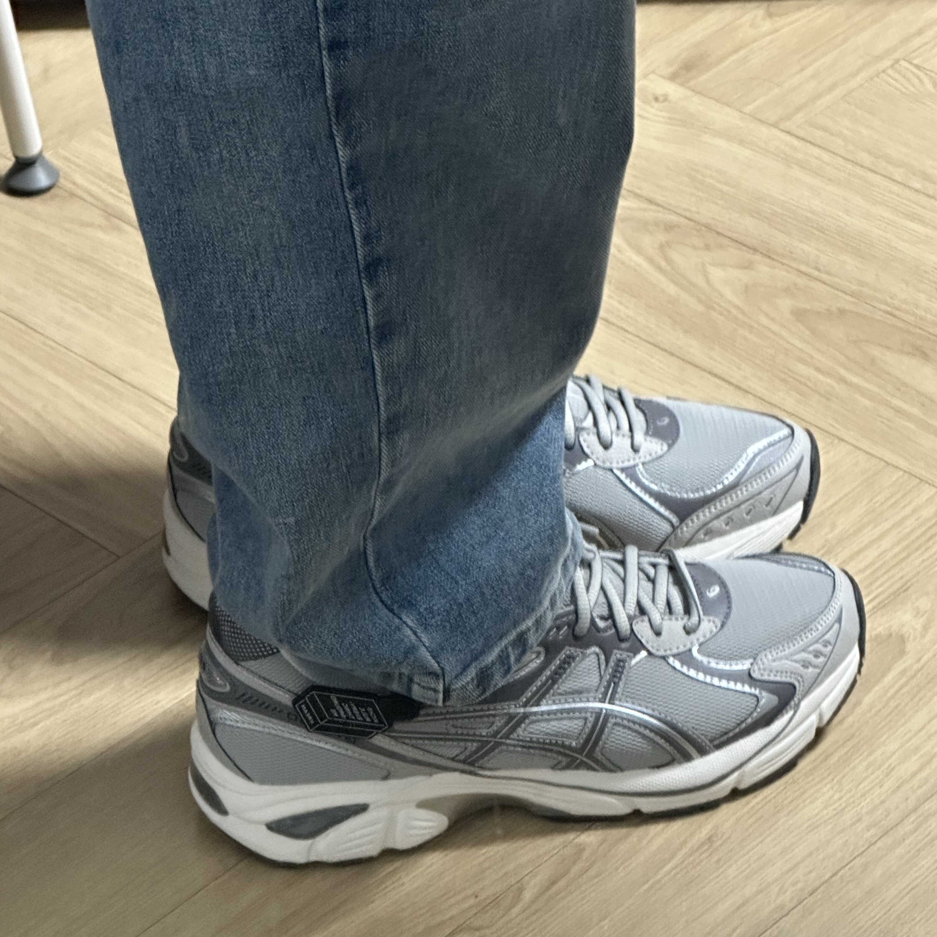 Asics GT-2160 Oyster Grey Carbon 착용 스타일 - 3