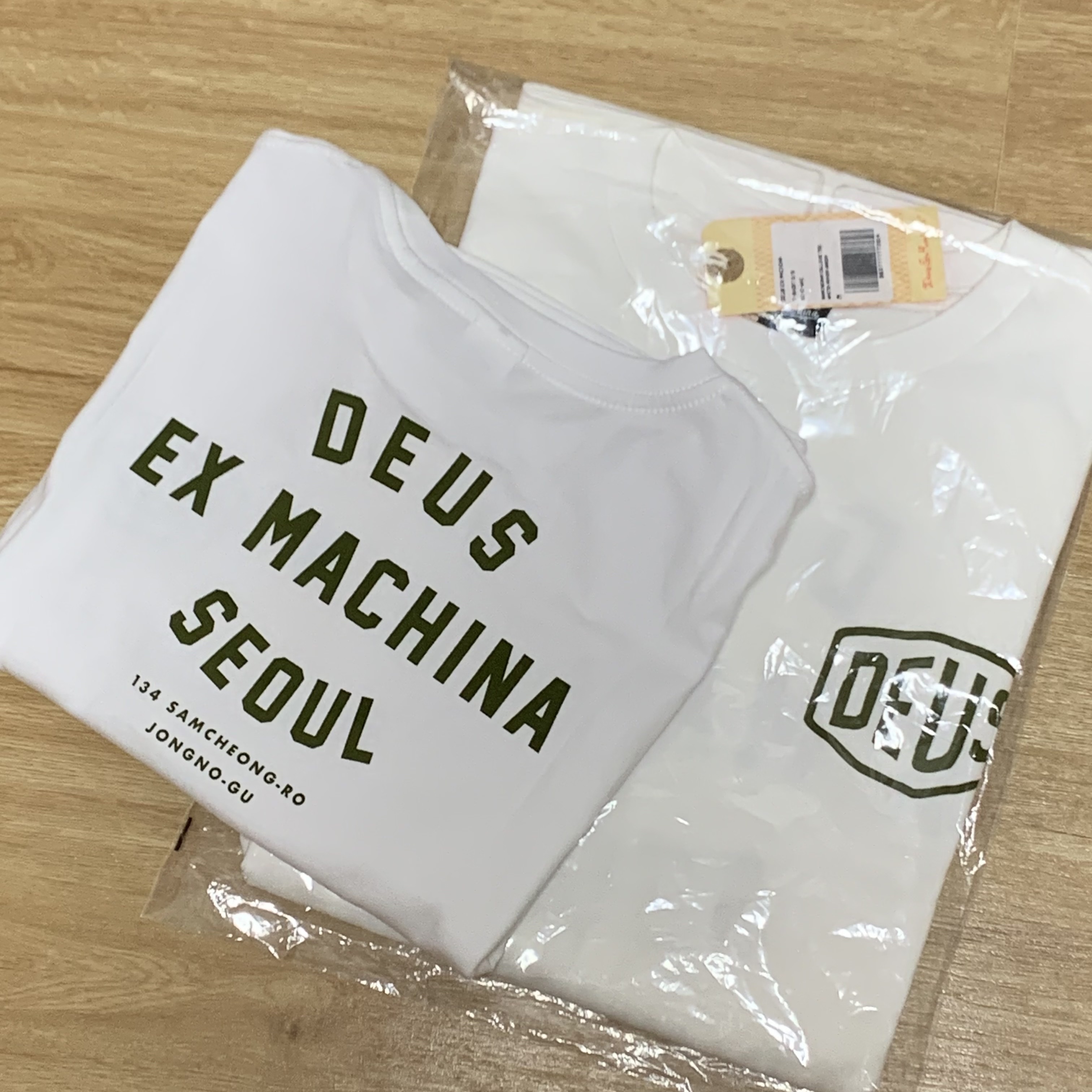(Kids) Deus Ex Machina College Samcheong T-Shirt White, Deus Ex Machina Samcheong College T-Shirt White 착용 스타일