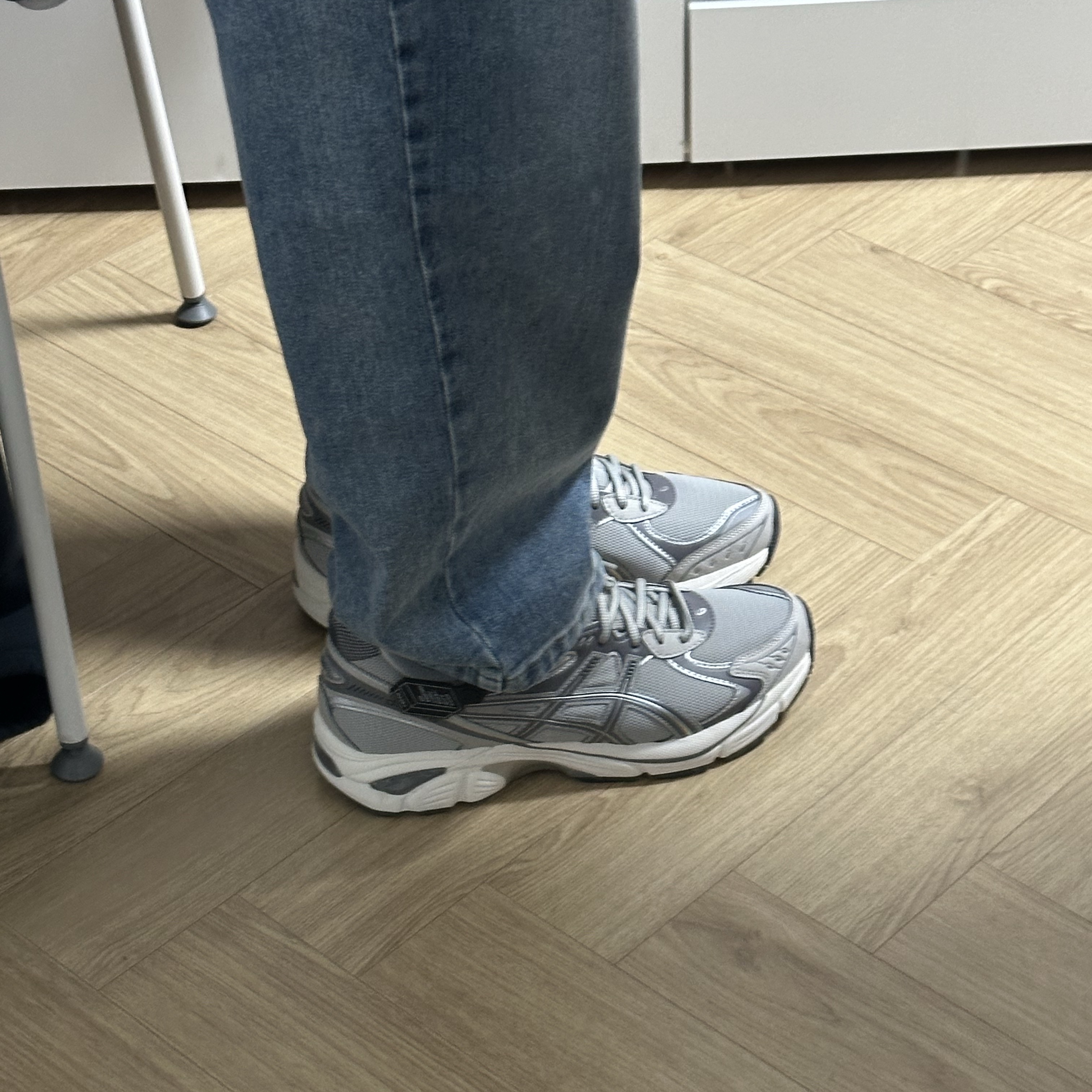Asics GT-2160 Oyster Grey Carbon 착용 스타일 - 2