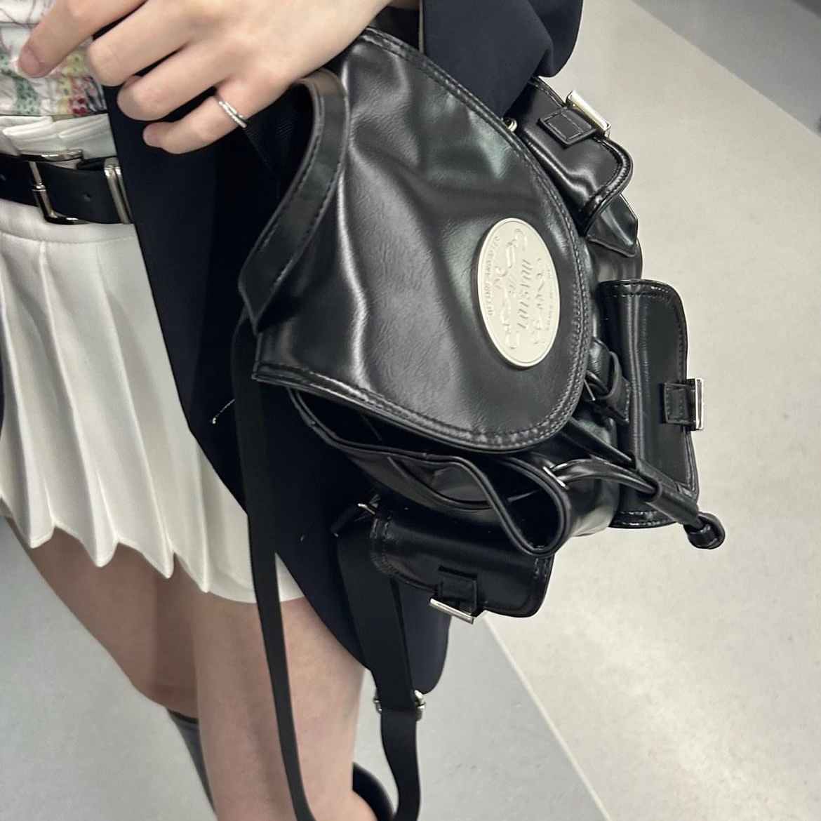 LOTS YOU Nostalgia Chubby Backpack Black, Lots You Nostalgia Chubby Backpack  Leather Black 착용 스타일