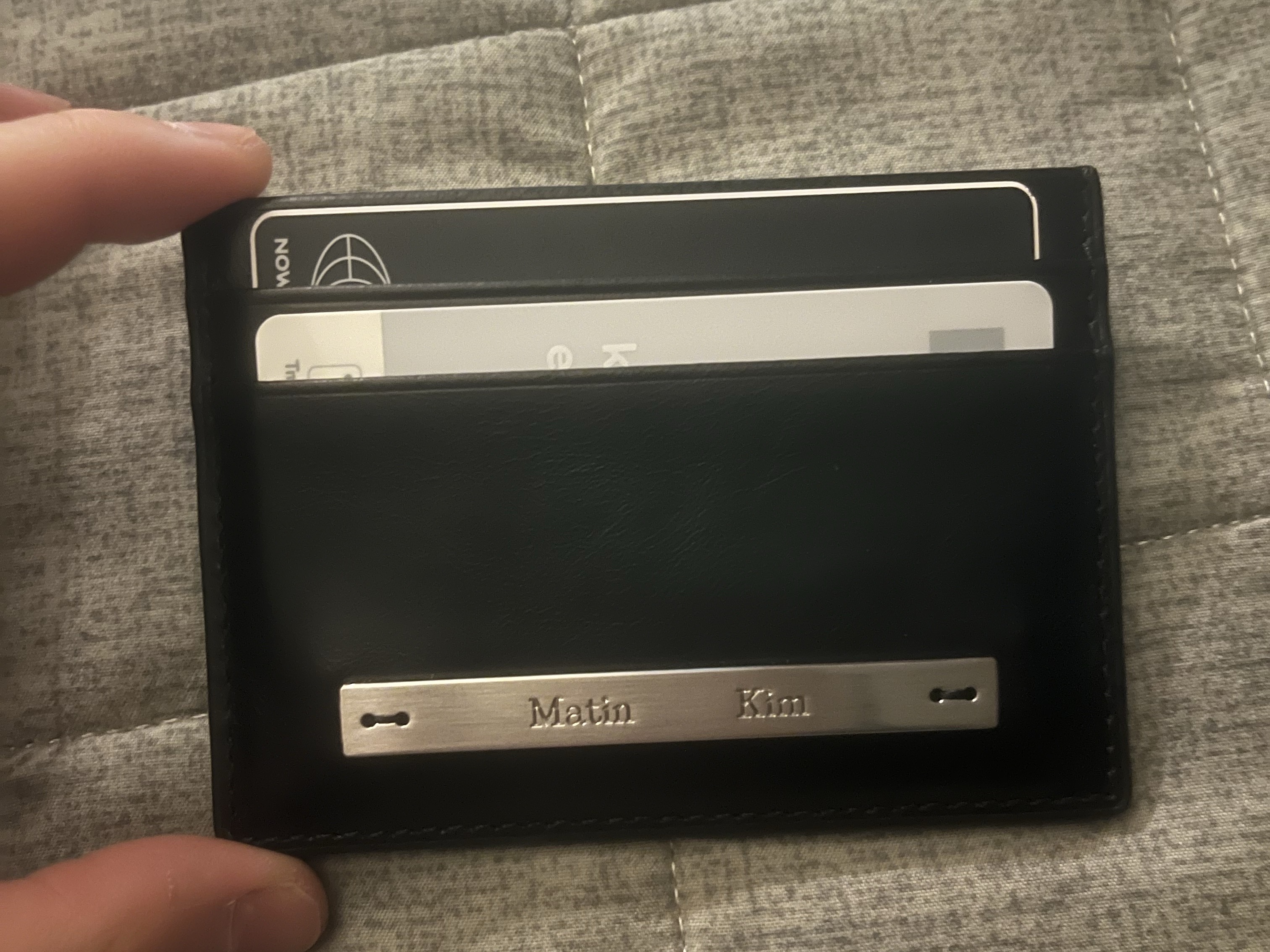 Matin Kim Vintage Card Wallet Black 착용 스타일