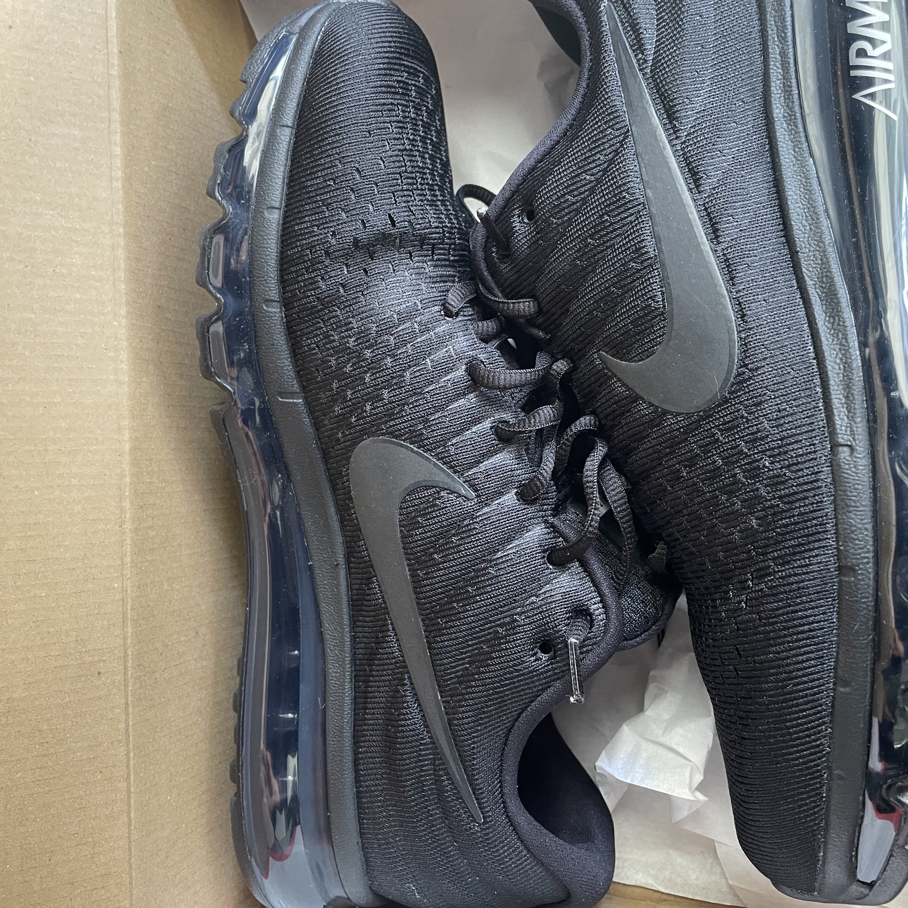 Nike Air Max 2017 Triple Black 착용 스타일
