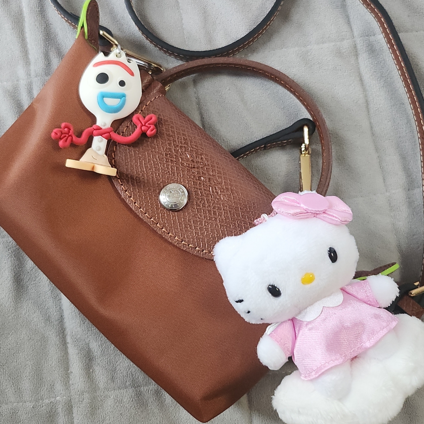 Longchamp Le Pliage Green Handle Pouch Brown Cognac 착용 스타일