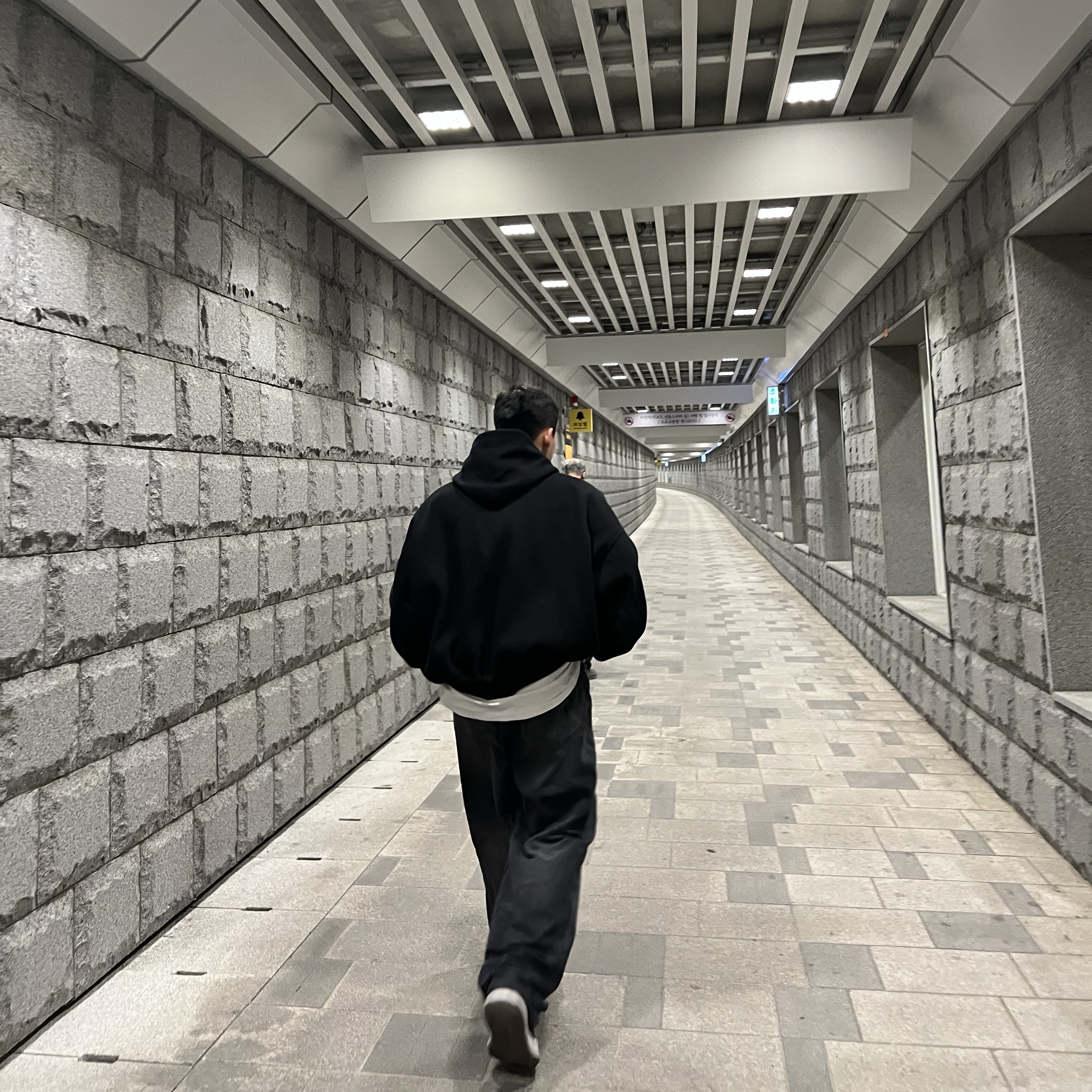 Undermycar IEK Gashutein 6 Hand Brush Washed Wide Jeans Vapor Blue - 24SS, Undermycar Mu.12 Anti Fxxking Logo Play Oversized Bonded Hoodie Black 착용 스타일 - 2