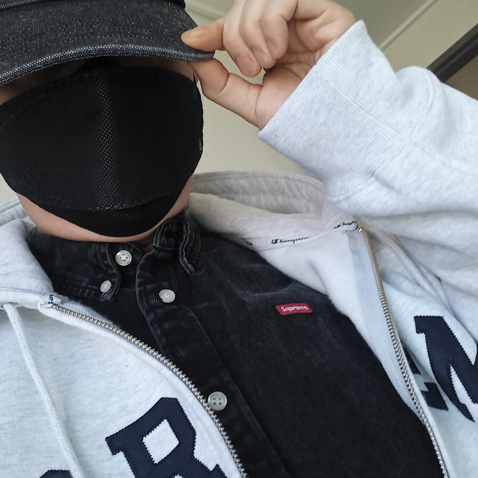 Supreme Pigment Canvas S Logo 6-Panel Black - 23SS, Supreme x Champion Zip Up Hooded Sweatshirt Ash Grey - 24SS 착용 스타일 - 3