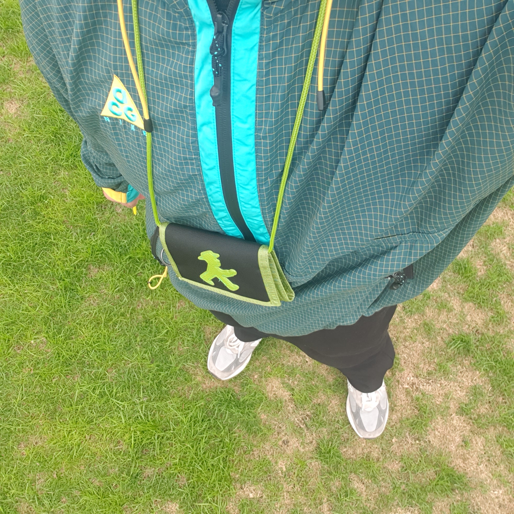 Nike ACG Woven Hooded Jacket Hyper Jade - Asia, (W) New Balance 993 Made in USA Grey - B Standard 착용 스타일