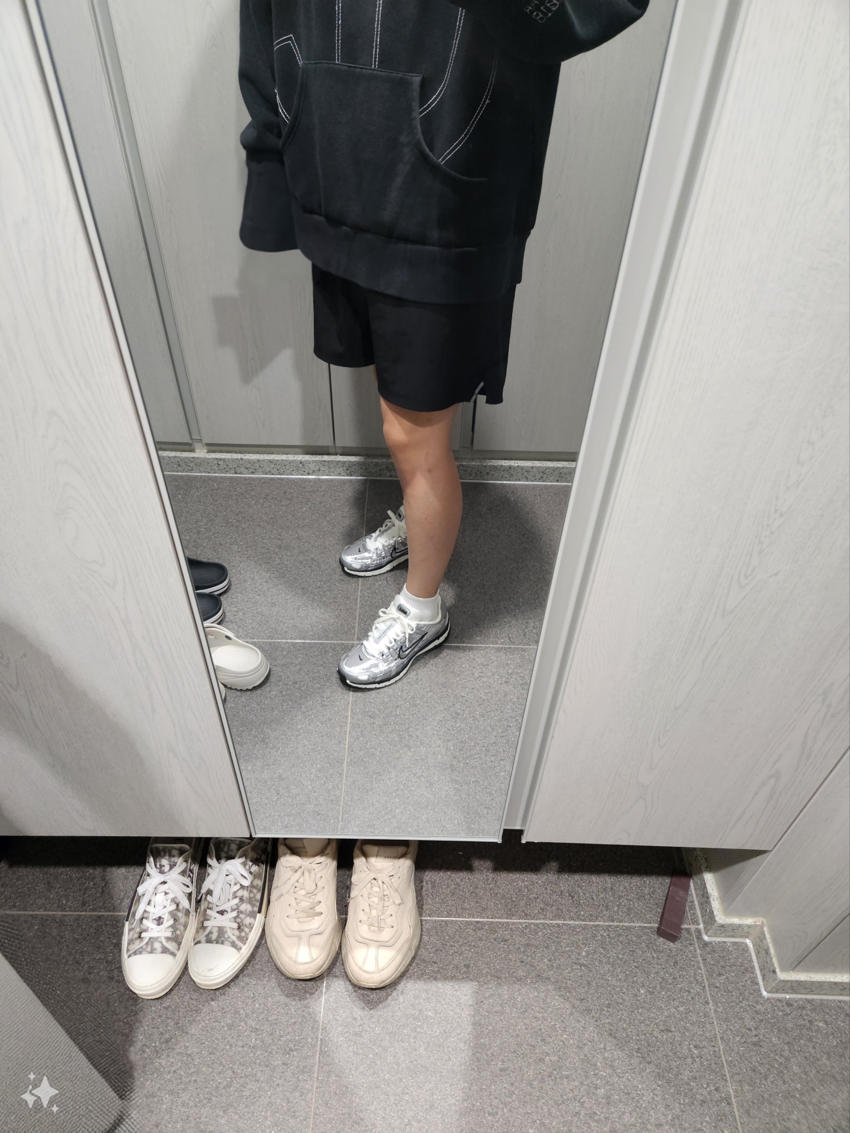 Nike P-6000 Metallic Silver 착용 스타일