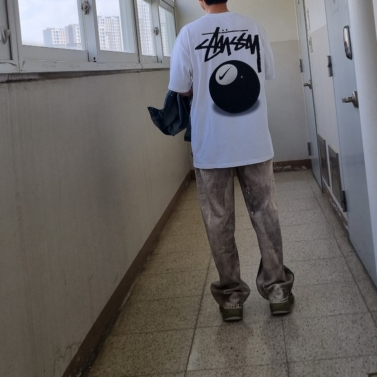 Nike x Stussy NRG FL SS 8 Ball T-Shirt White (DO9322-100), Our Legacy Third Cut Digital Print Ink Black 착용 스타일 - 1