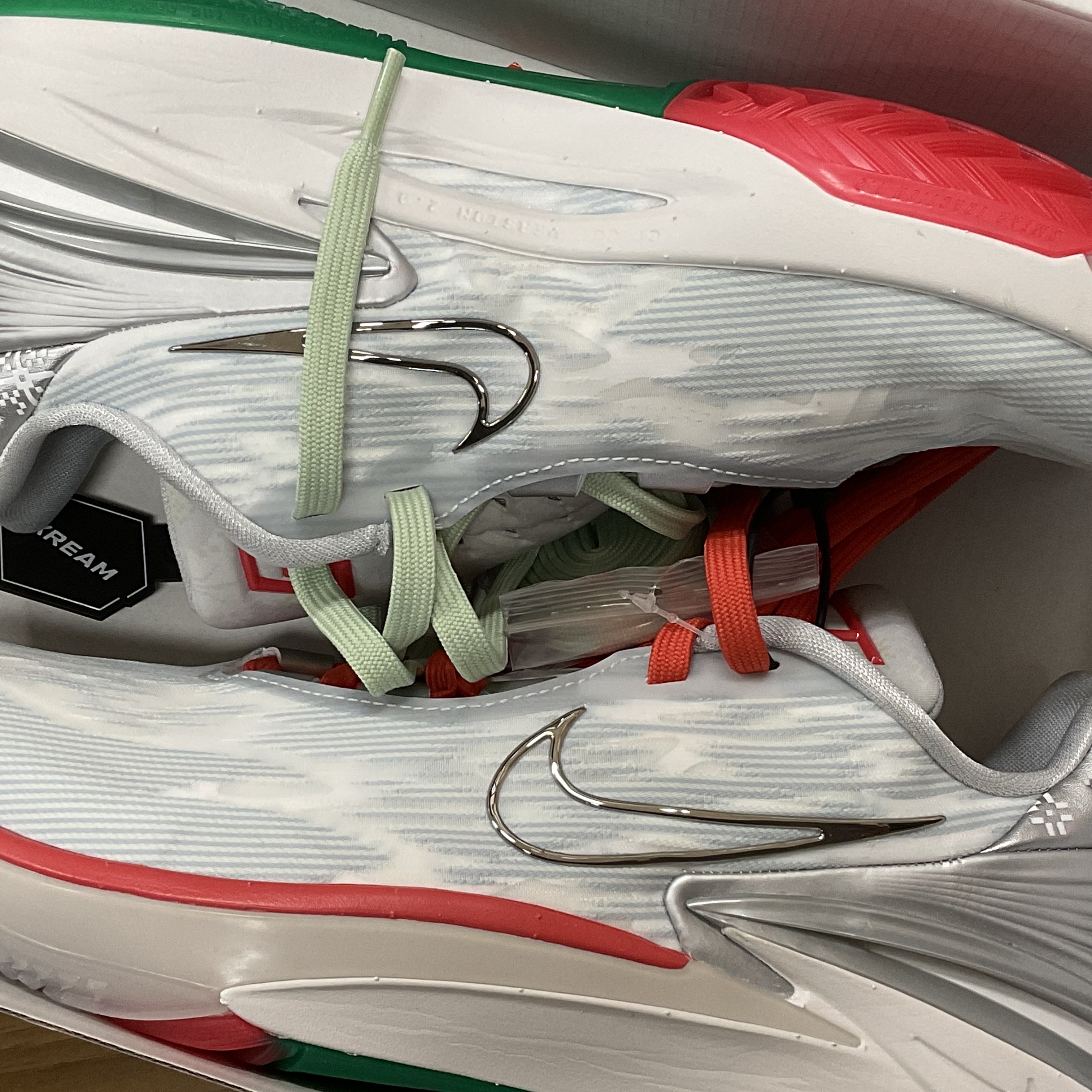 Nike Air Zoom GT Cut 2 EP Pure Platinum Summit White 착용 스타일