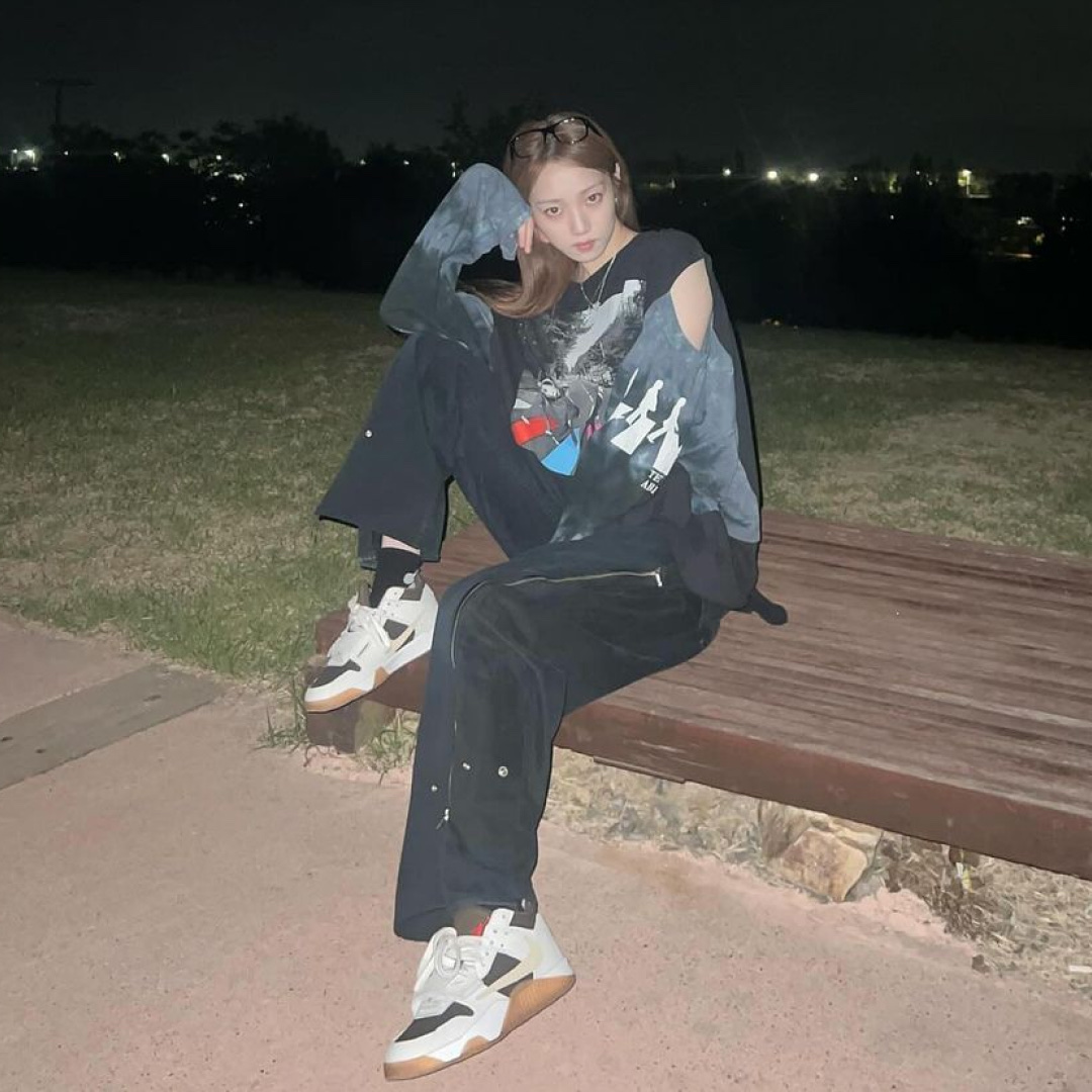 Jordan x Travis Scott Jumpman Jack TR Sail and Dark Mocha 착용 스타일 - 2