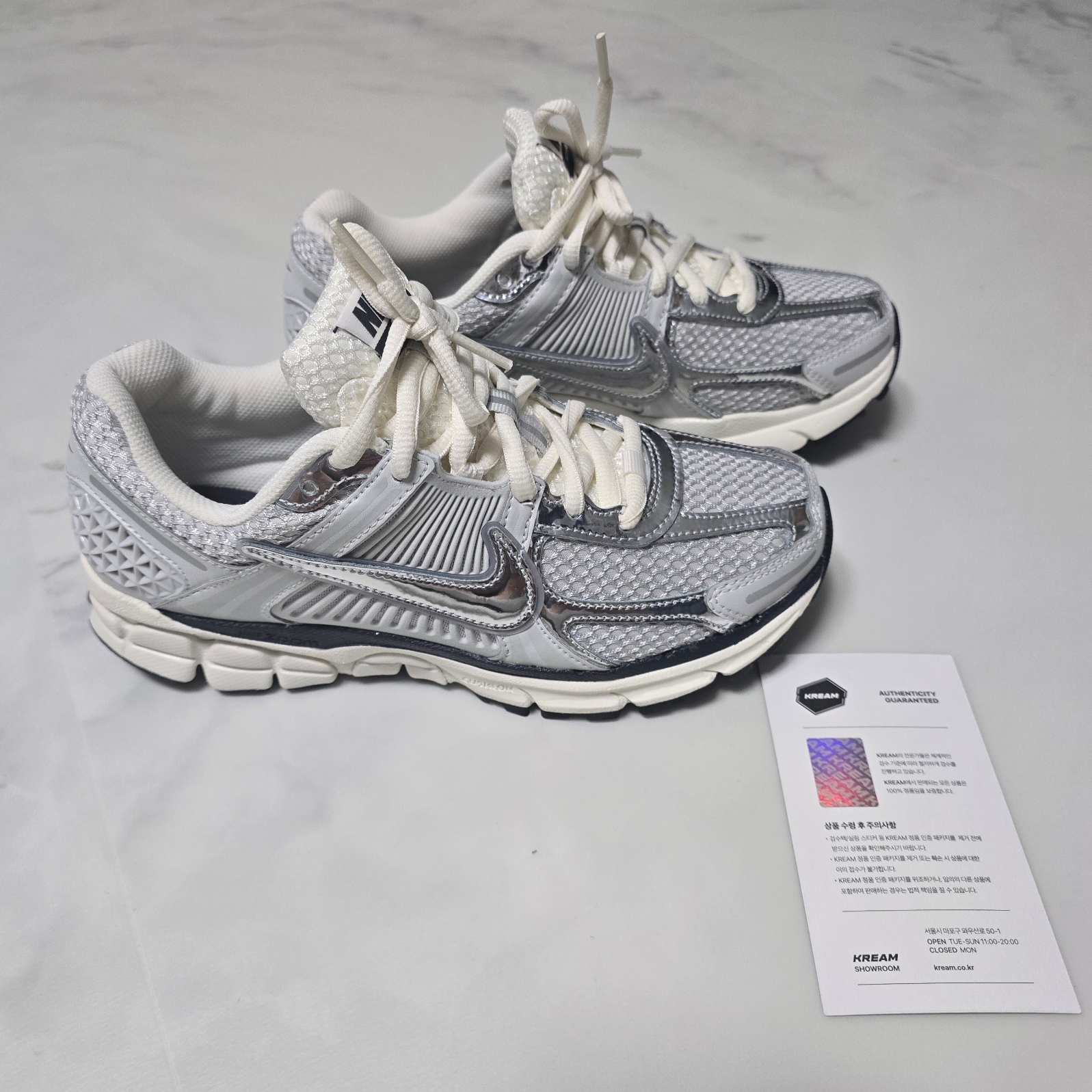 Nike Zoom Vomero 5 Photon Dust Gridiron 착용 스타일 - 1