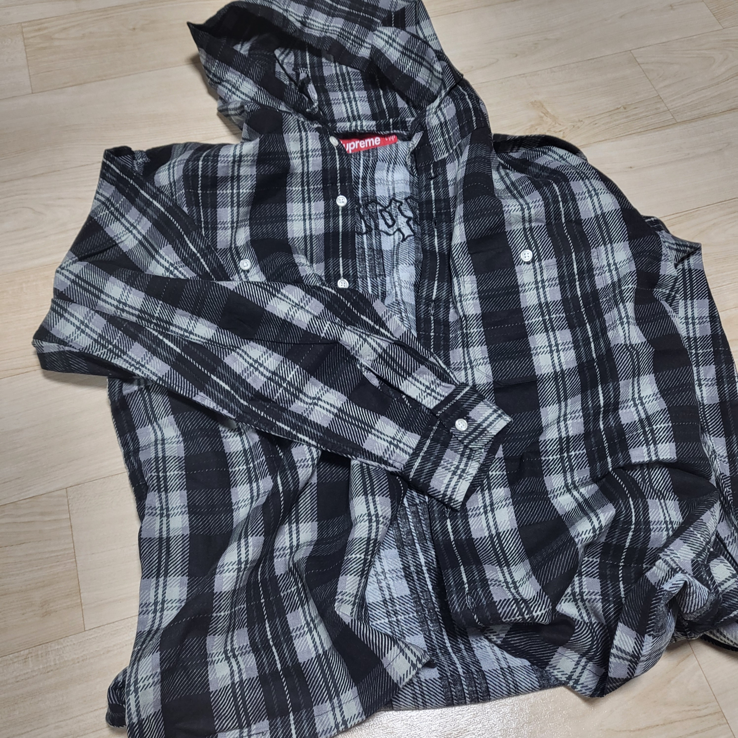 Supreme Printed Hooded Flannel Shirt Black - 24SS 착용 스타일 - 1